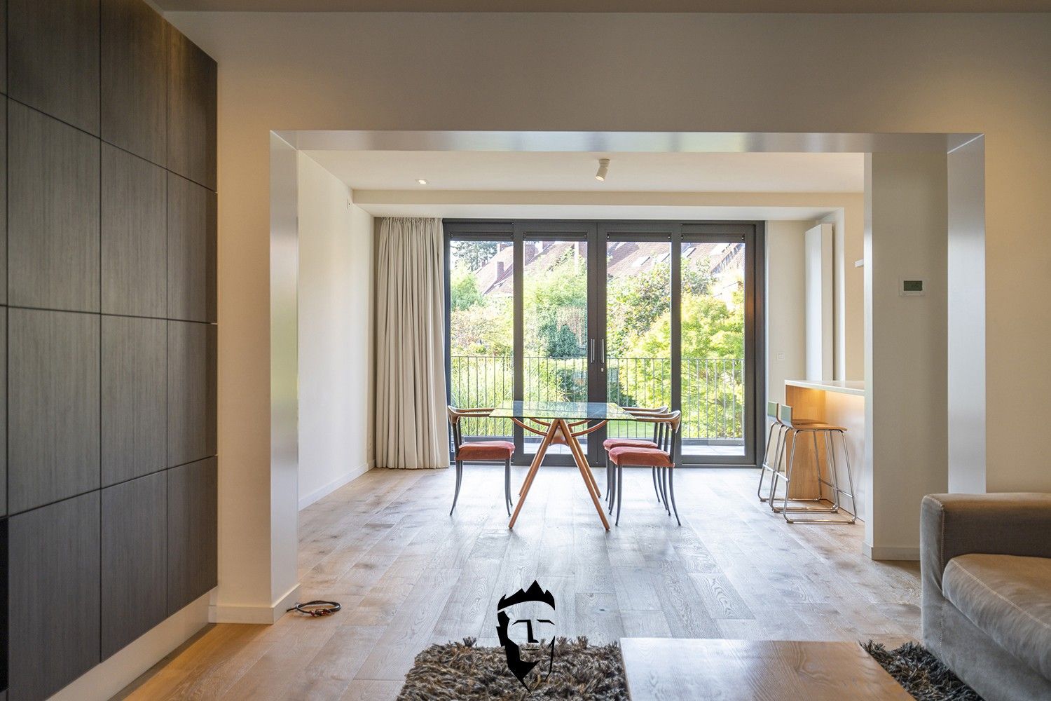 LUXUEUS WONEN foto 2