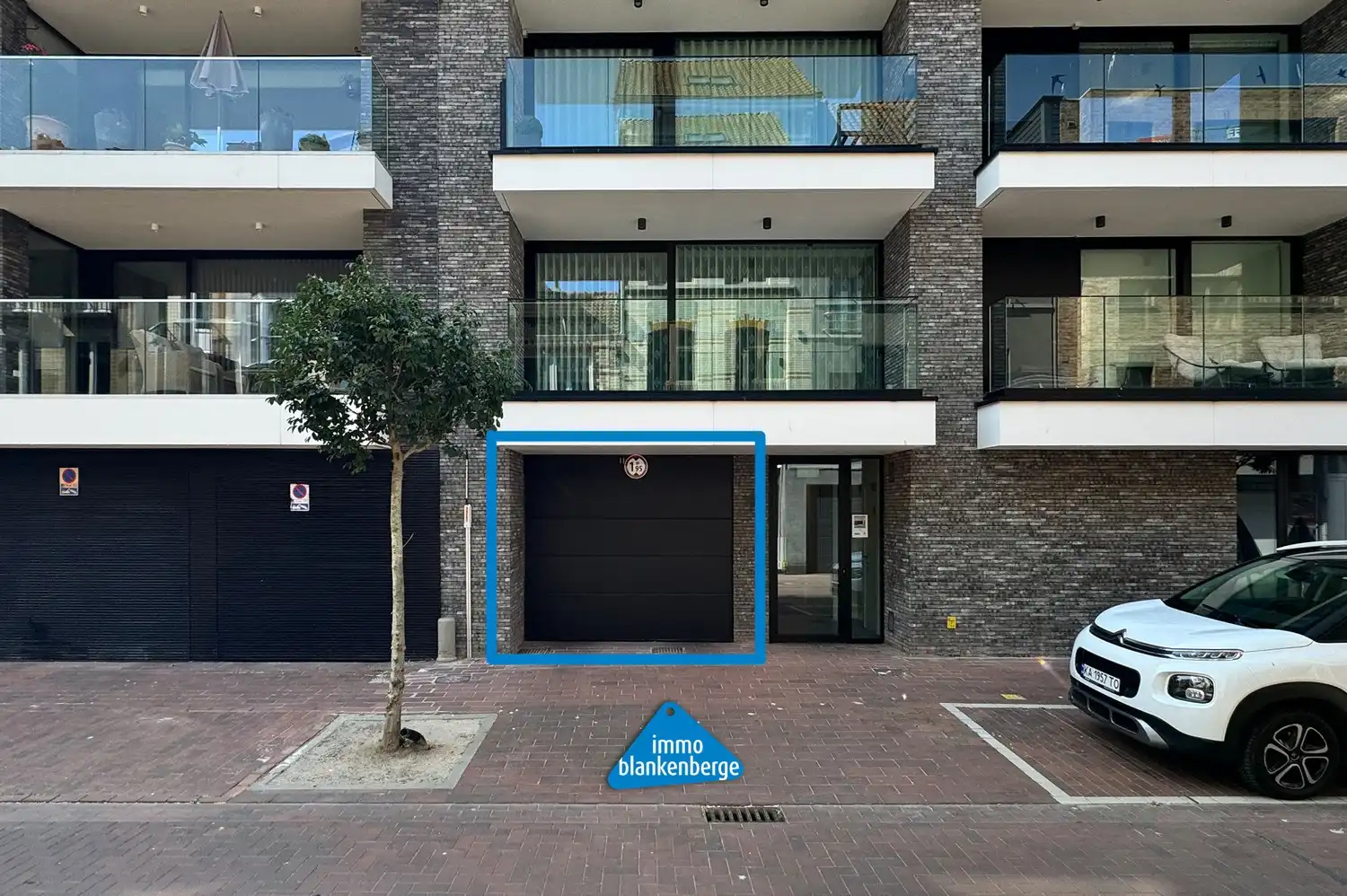 Parkeerplek met Elektrische Aansluiting in Residentie Ziedelinge foto {{pictureIndex}}