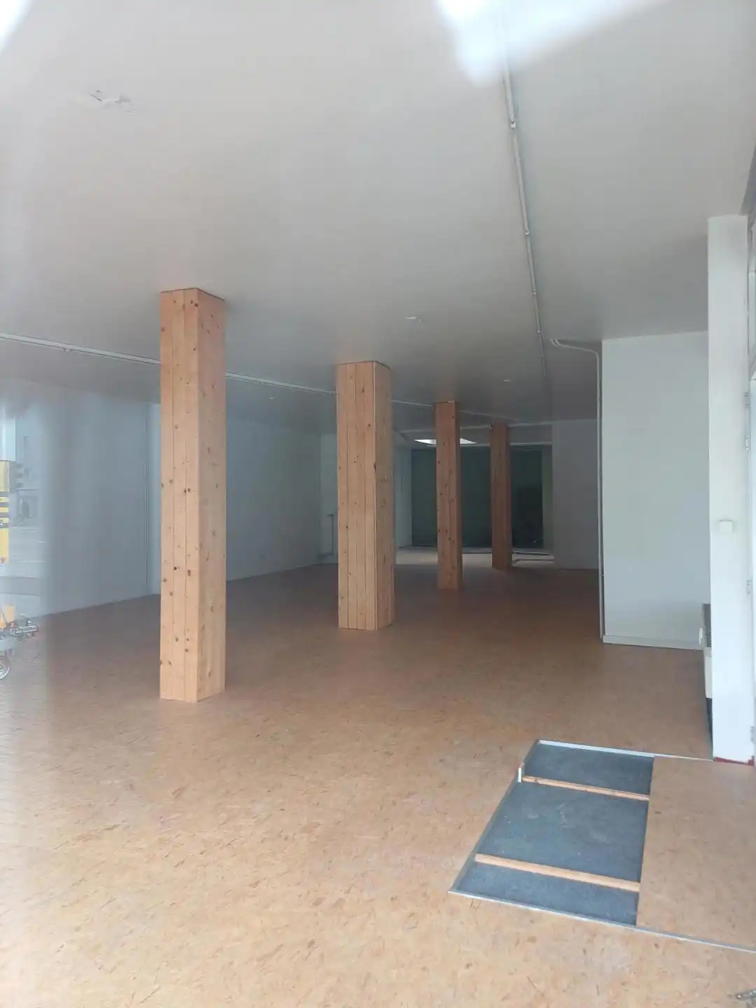 commercieel gelijkvloers op goede ligging ( 115m²) foto 4