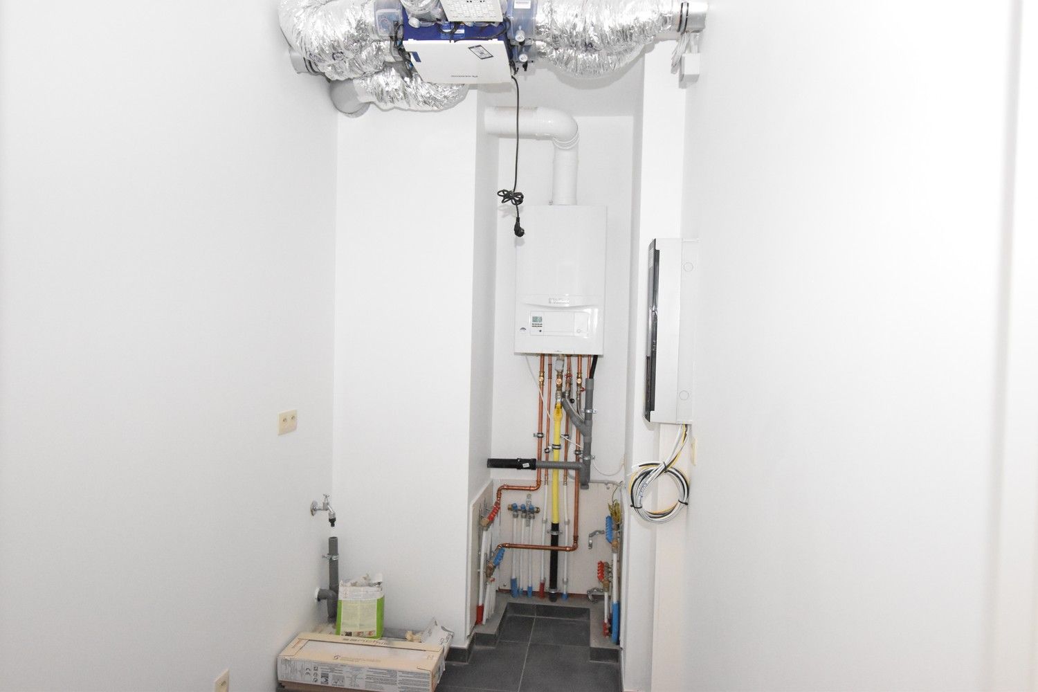 Gloednieuw, gelijkvloers appartement met 2 slaapkamers & autostaanplaats! foto 8