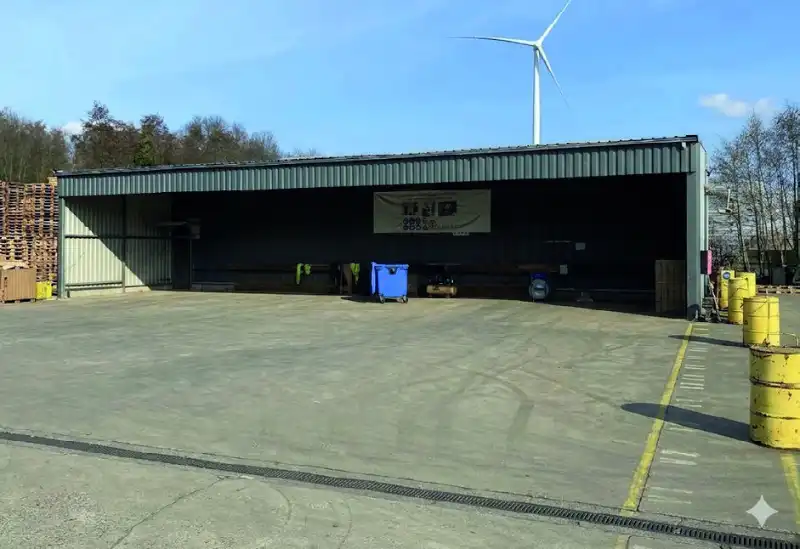 TE KOOP: Bedrijfssite met magazijnen, kantoren en buitenopslag in Tessenderlo-Ham foto 2