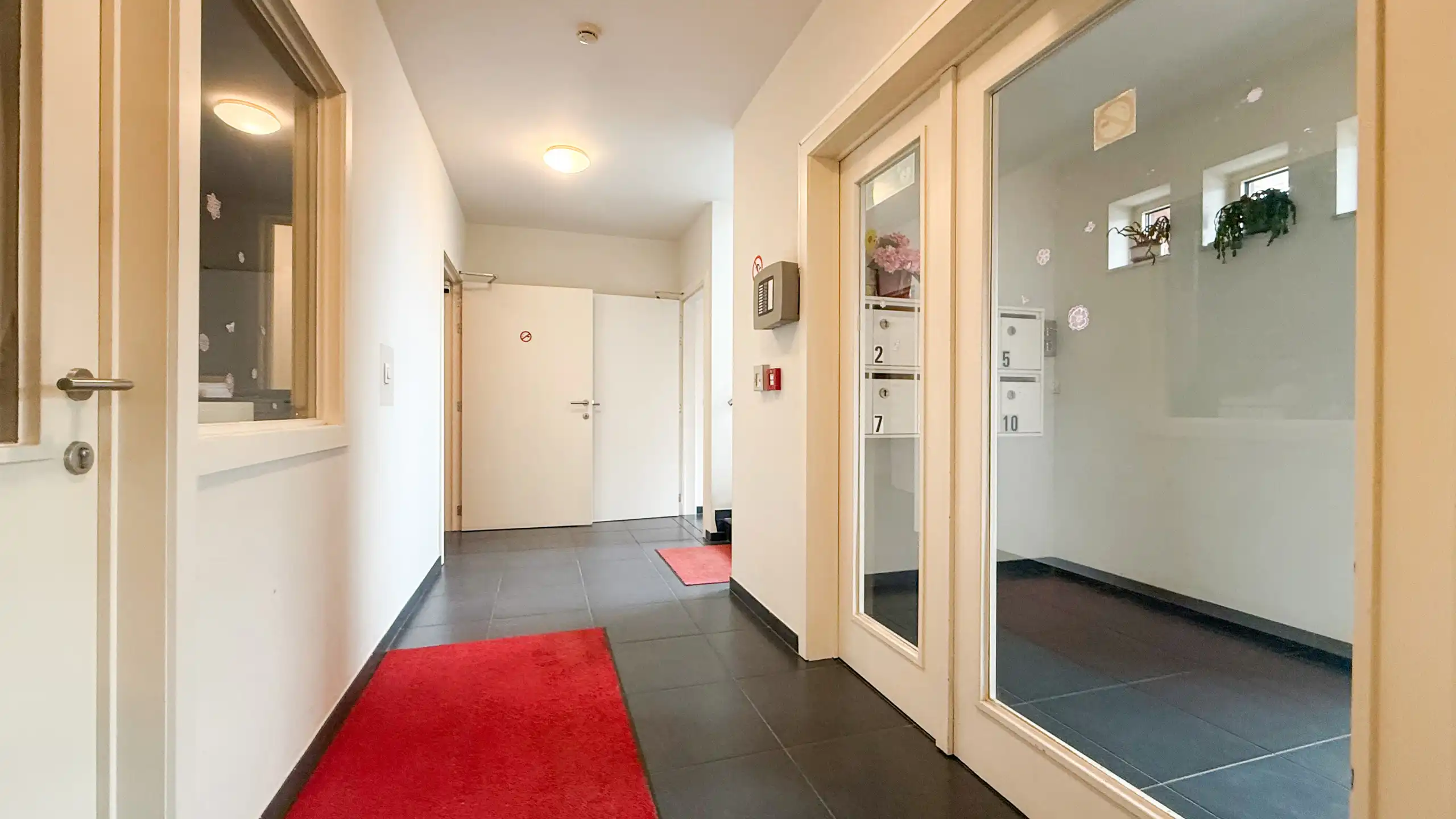 Veelzijdig investeringspand met 10 kamers, lift en kelder! foto 18