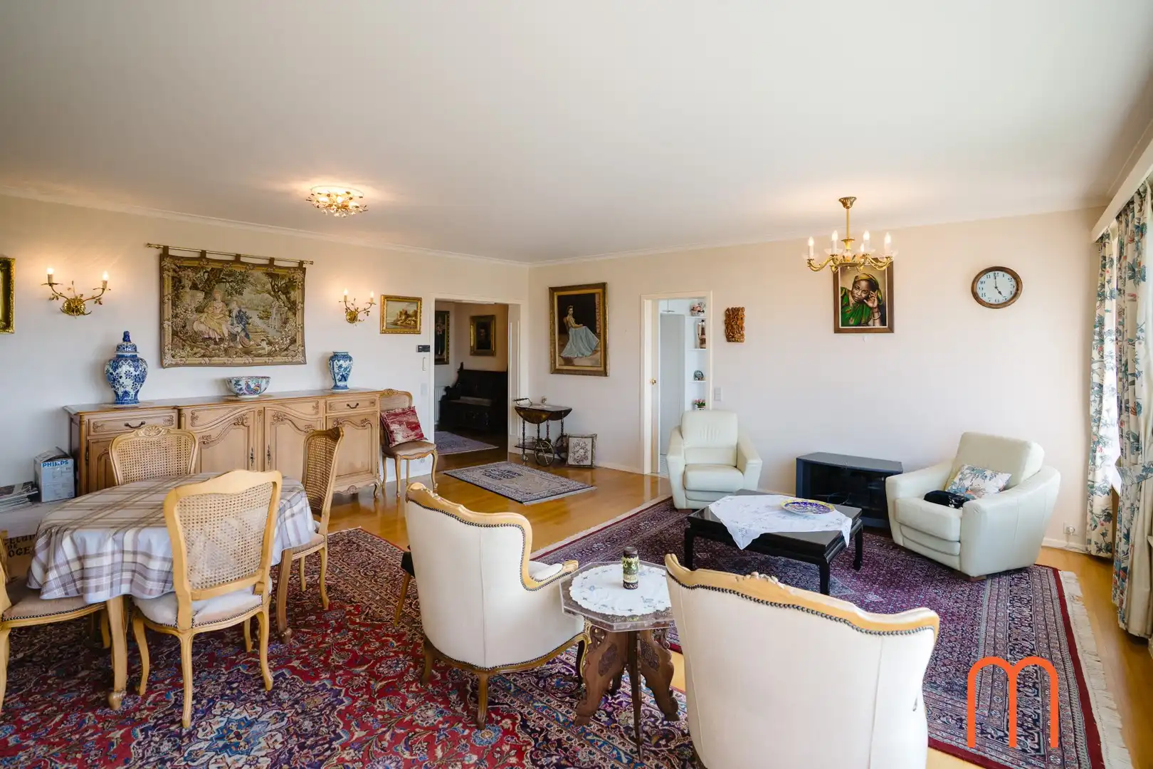 Ruim appartement te koop in Oostende met panoramisch zeezicht foto 2