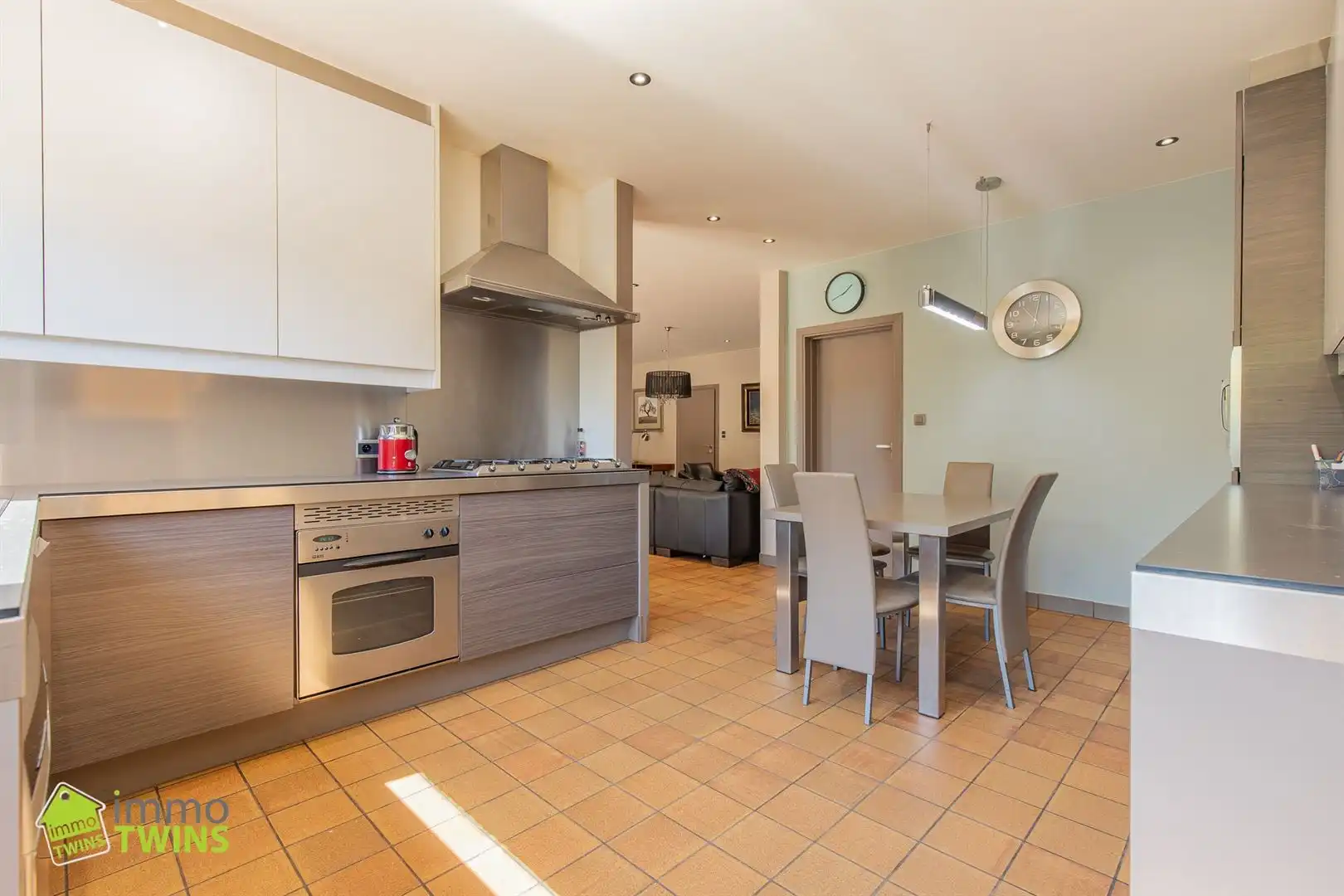 Uitzonderlijk ruime en veelzijdige praktijkwoning / cohousing met tal van mogelijkheden foto 8