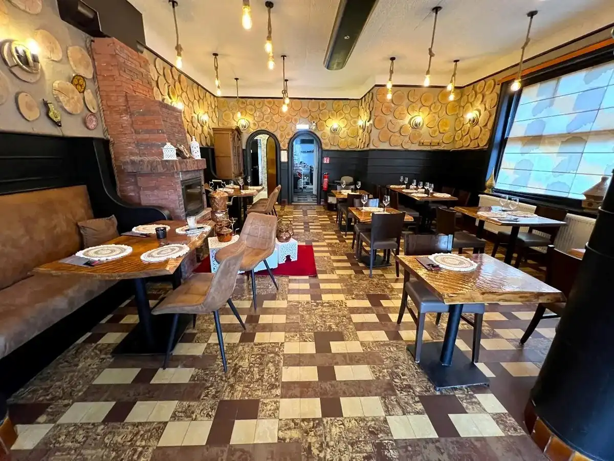 Art-Deco woning op een mooie ligging met mogelijkheid tot 3 slpks (4 à 5 slpks met zolder) en een terras foto 10