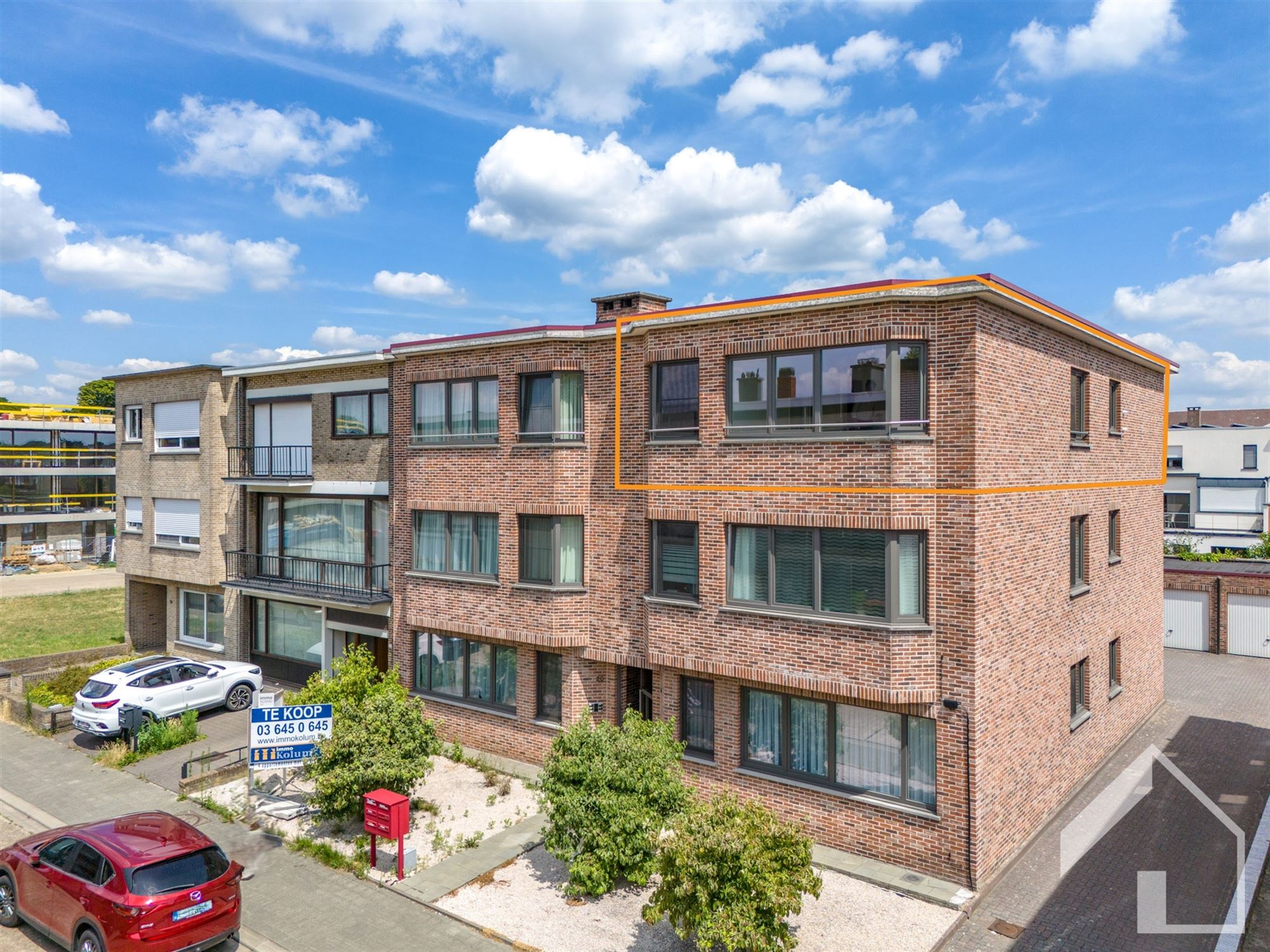 Hoofdfoto van de publicatie: Gerenoveerd 2-slaapkamerappartement met garage
