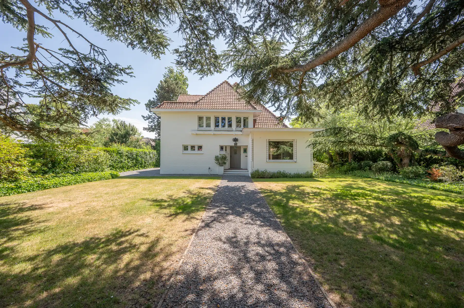 Charmante vrijstaande villa in hartje Zoute foto {{pictureIndex}}