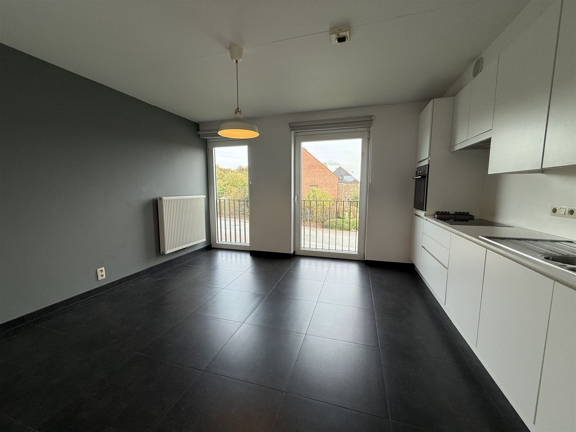 Duplex met twee slaapkamers en autostaanplaats foto 2