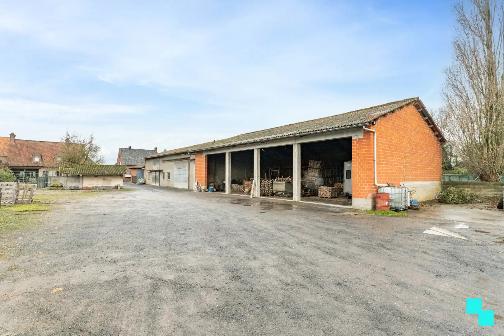 (Bedrijfs)woning met mogelijkheid tot ambachtelijke bedrijvigheid en nijverheid op de grens Izegem / Sint-Eloois-Winkel foto 14