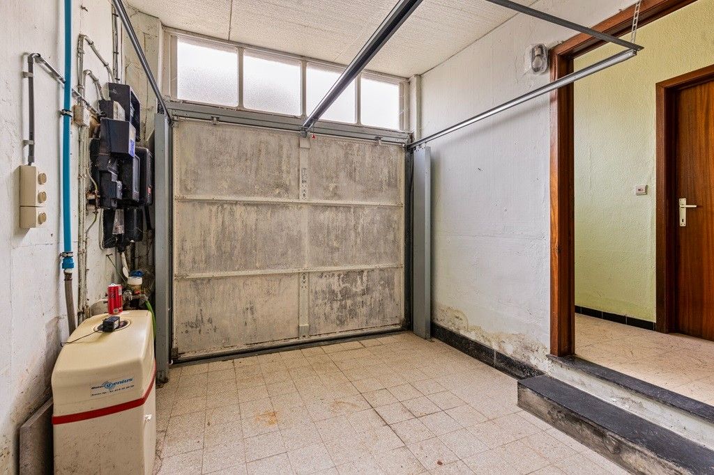 LO: Te renoveren burgerhuis met typische indeling en authentieke elementen, 3 ruime slaapkamers, geïsoleerde zolder en zonnig tuintje op 224m² grondoppervlakte. foto 10