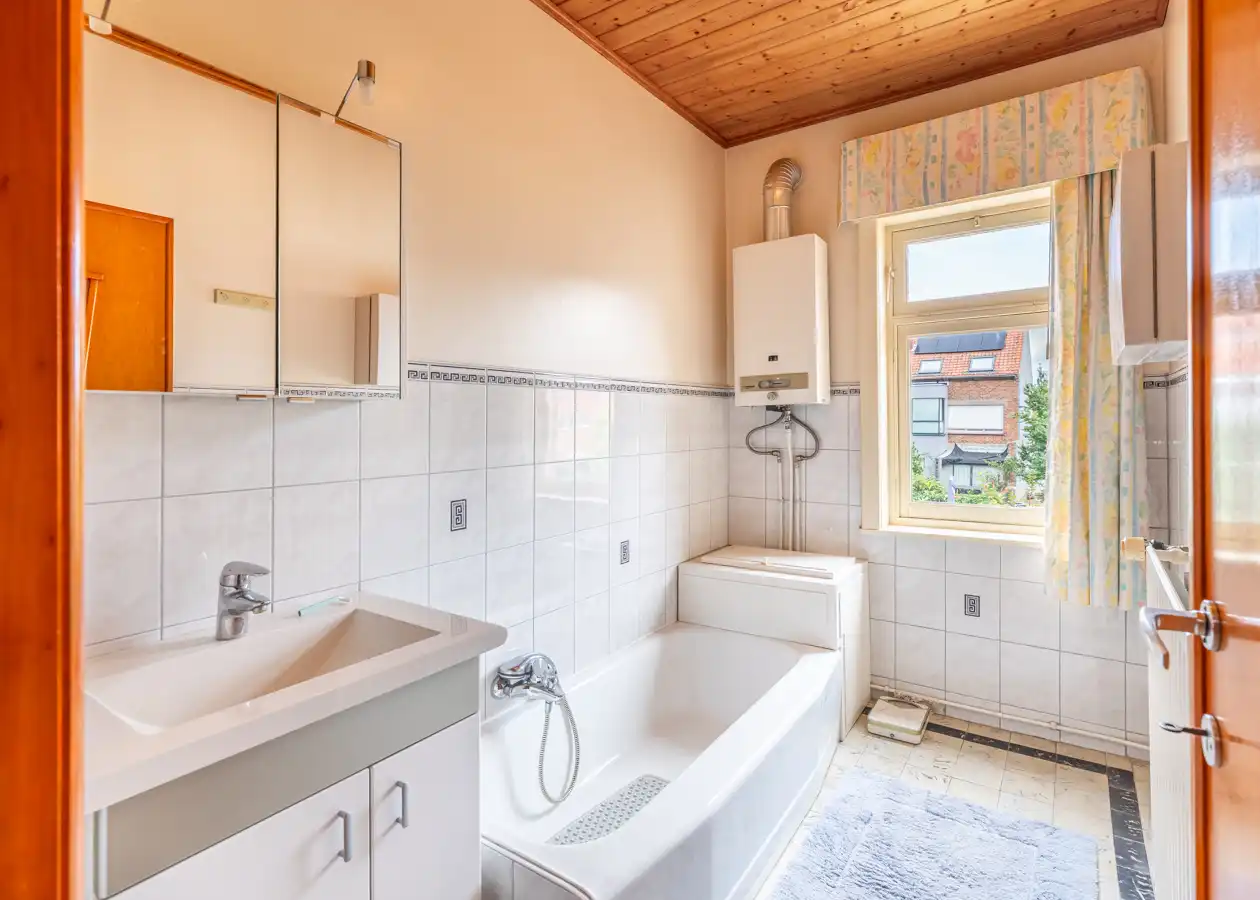 Te renoveren woning met zonnige stadstuin en veel potentieel foto 16