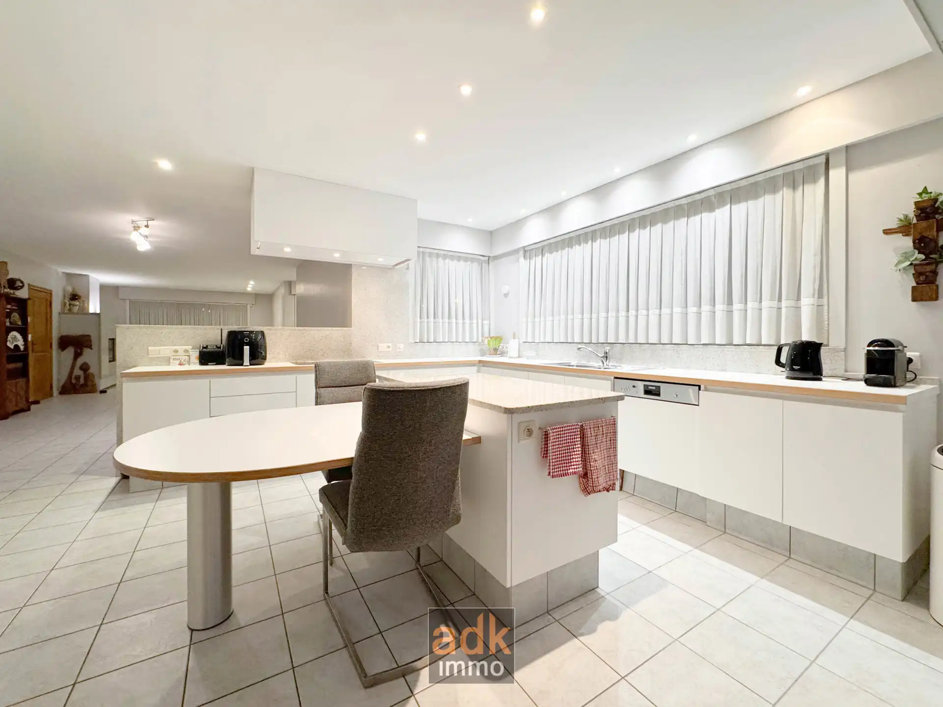 Te koop: Instapklare woning met garage, zonnige tuin & privacy – Noordhoekstraat 10, Adinkerke foto 7