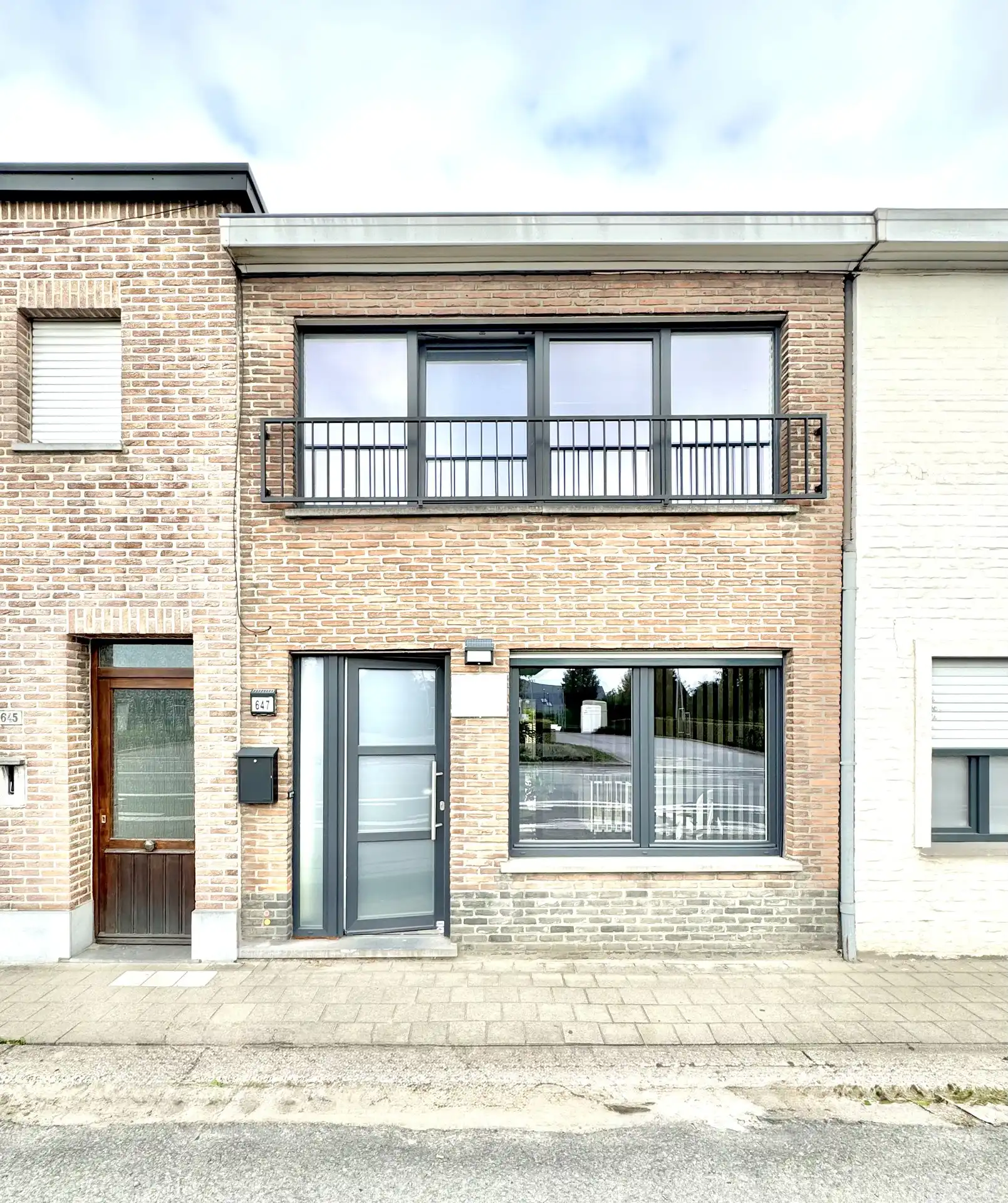 WONING MET TUIN & GARAGE MET UITWEG ACHTERAAN foto 3