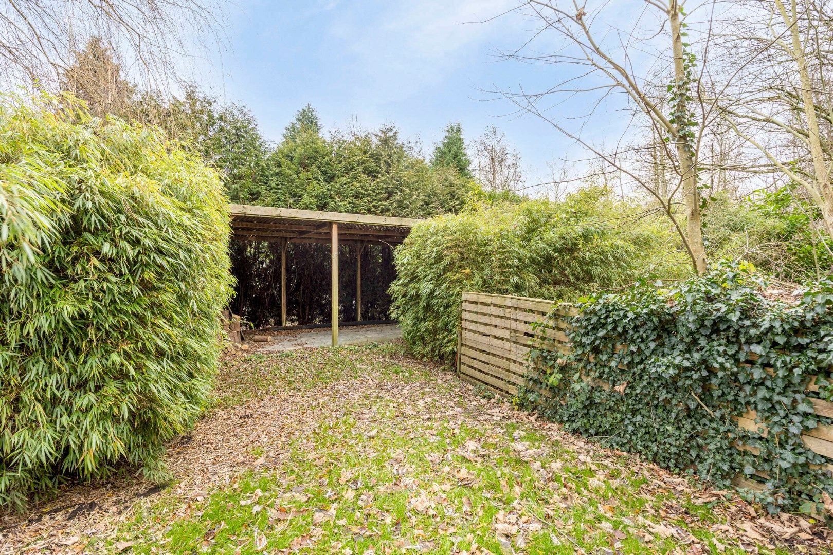Ruim ingedeelde woning met 4 slpks op een mooi perceel van 21 are met achterliggend groen. foto 28