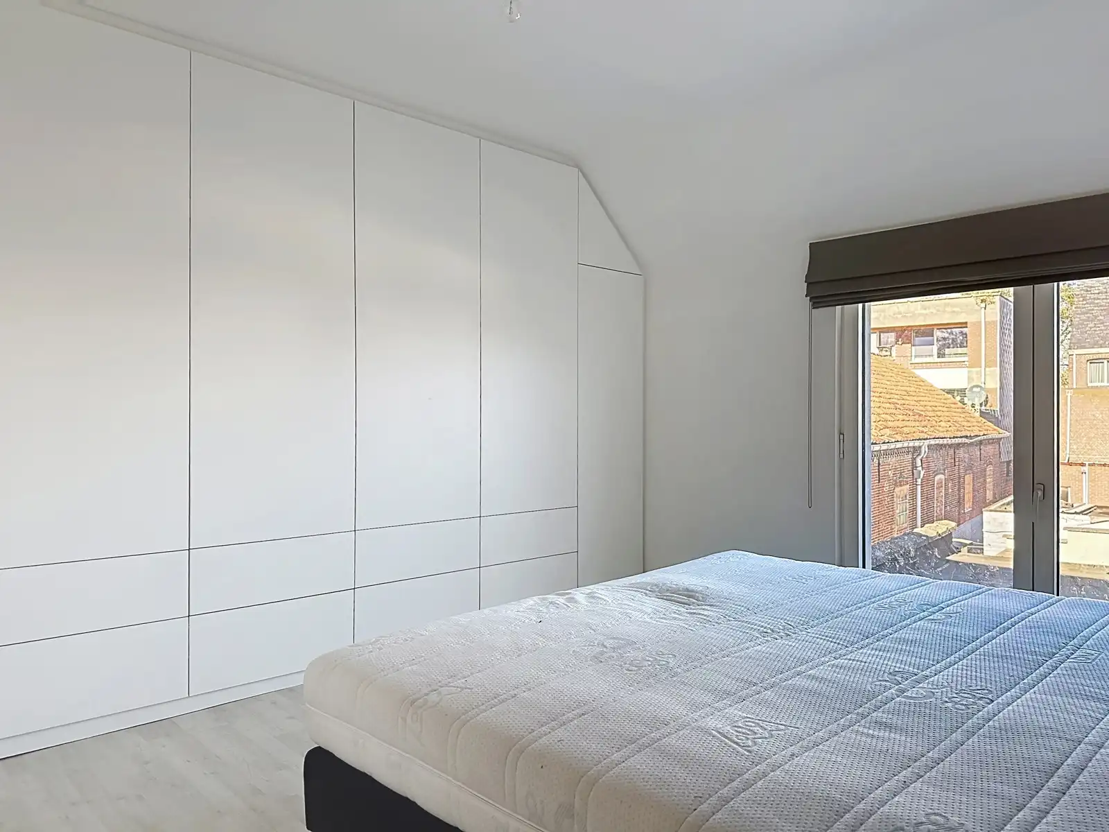 Instapklare, gerenoveerde woning met gezellige koer in hartje Niel! foto 23