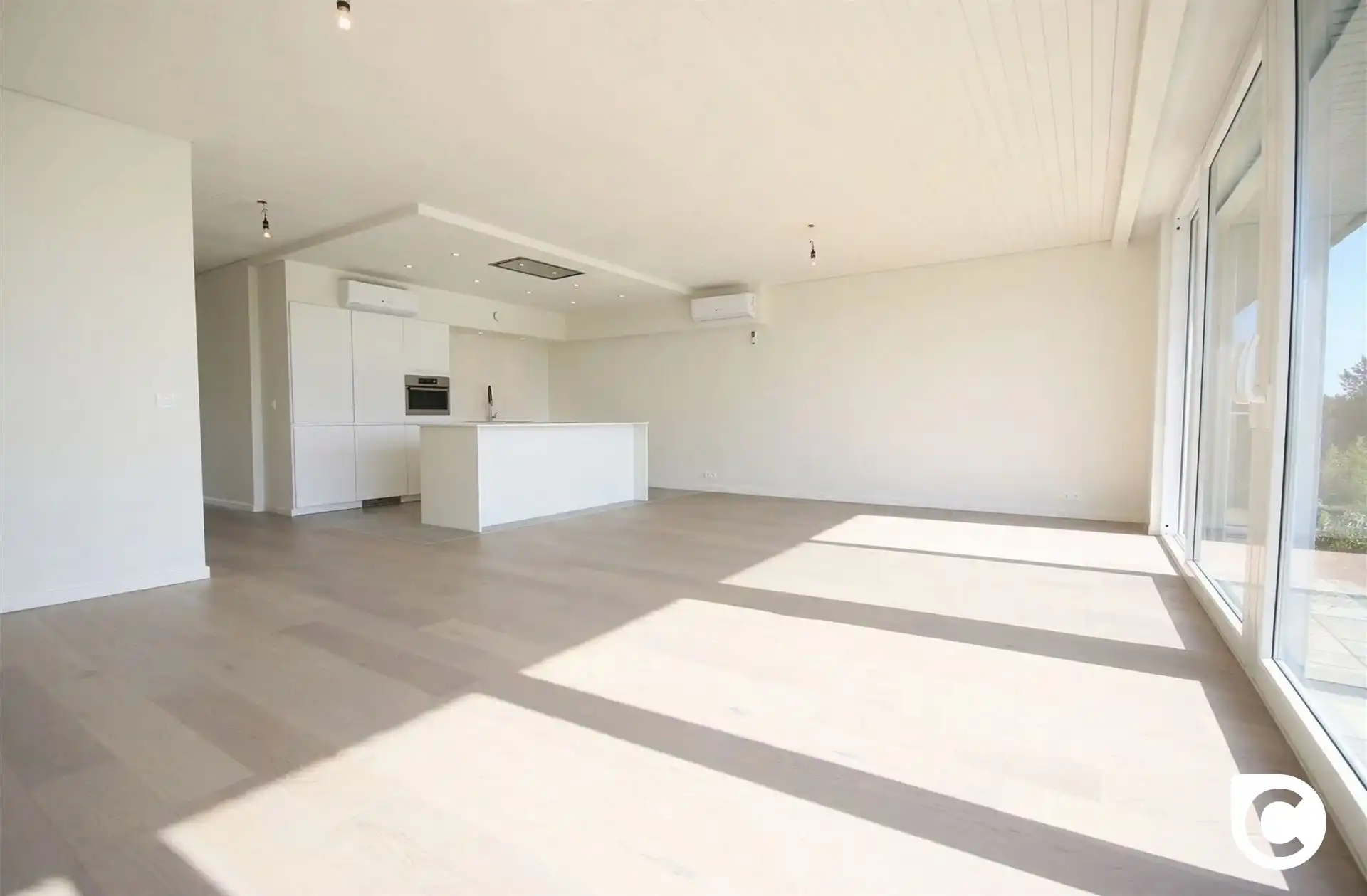 Prachtig gerenoveerd 2 slaapkamer appartement foto {{pictureIndex}}