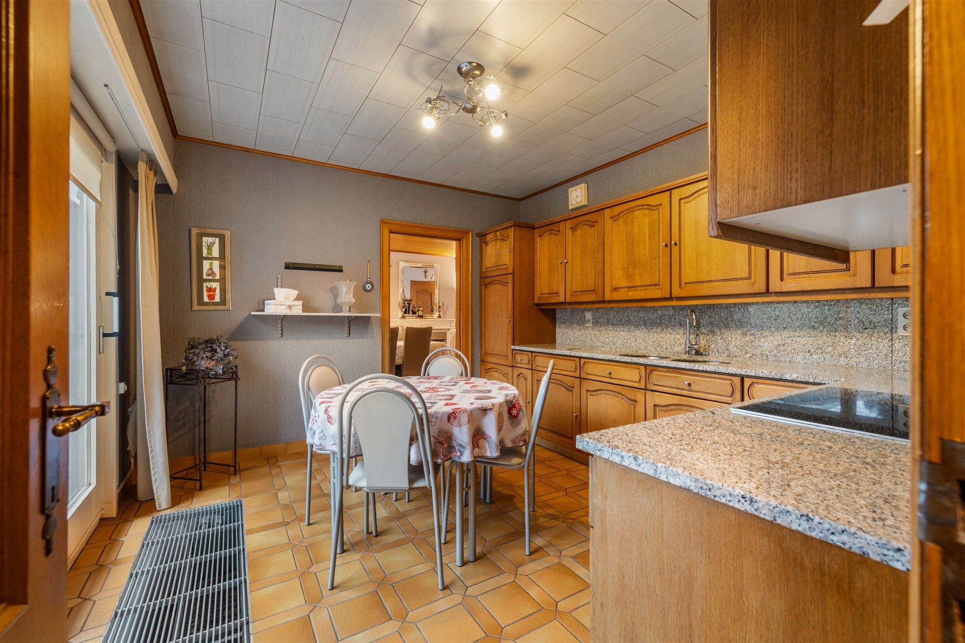 Charmante gezinswoning met 3 slaapkamers en inpandige garage foto 11