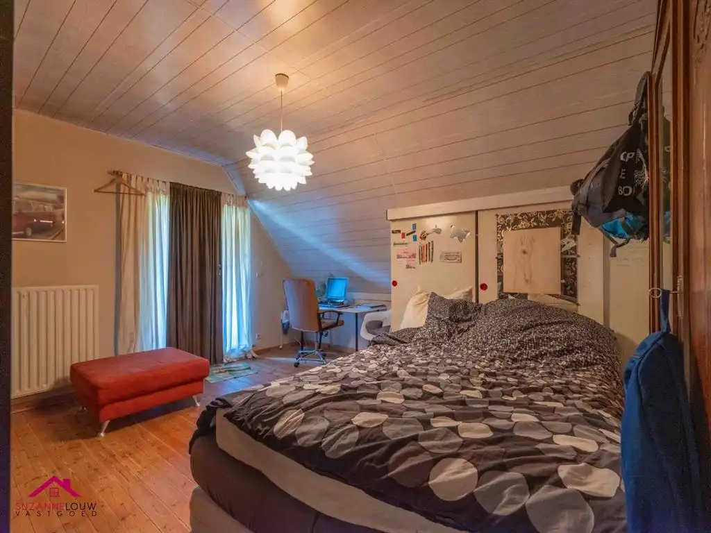 Vrijstaande woning op ruim perceel foto 34