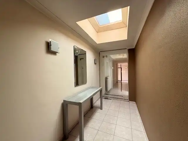 Duplex appartement met 2 slaapkamers en dakterras in het centrum van Maaseik.  foto 4