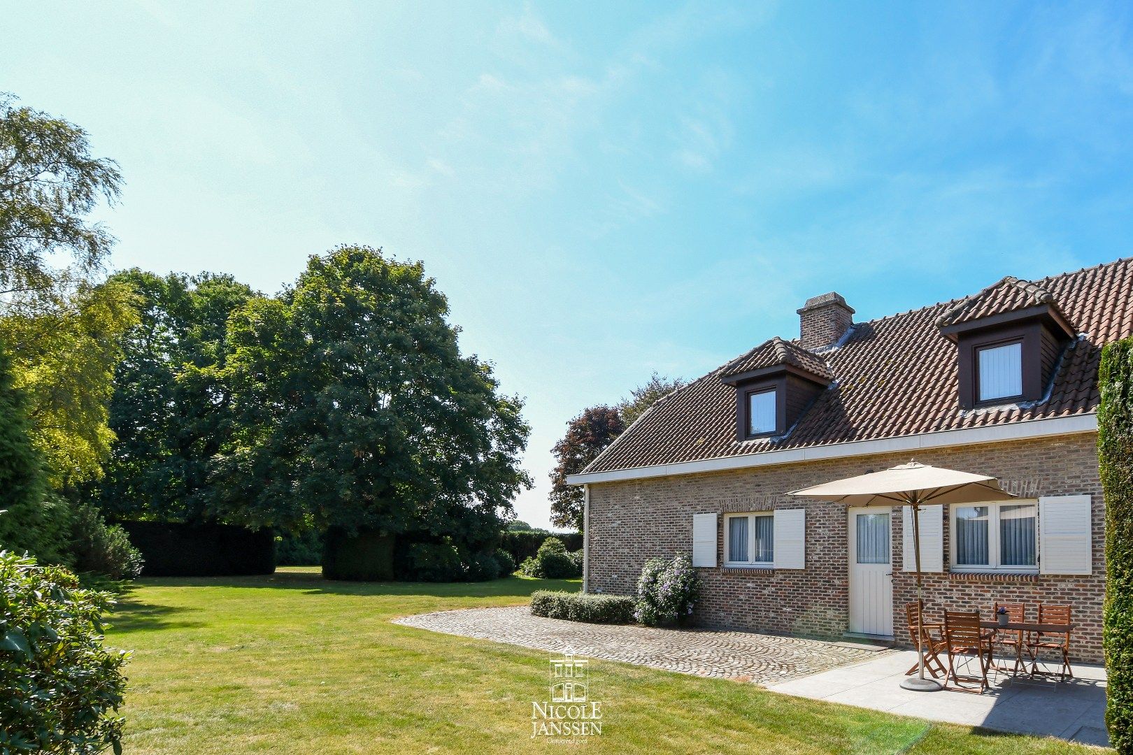 Ruime gezinswoning op een royaal perceel in een rustige omgeving  foto 18