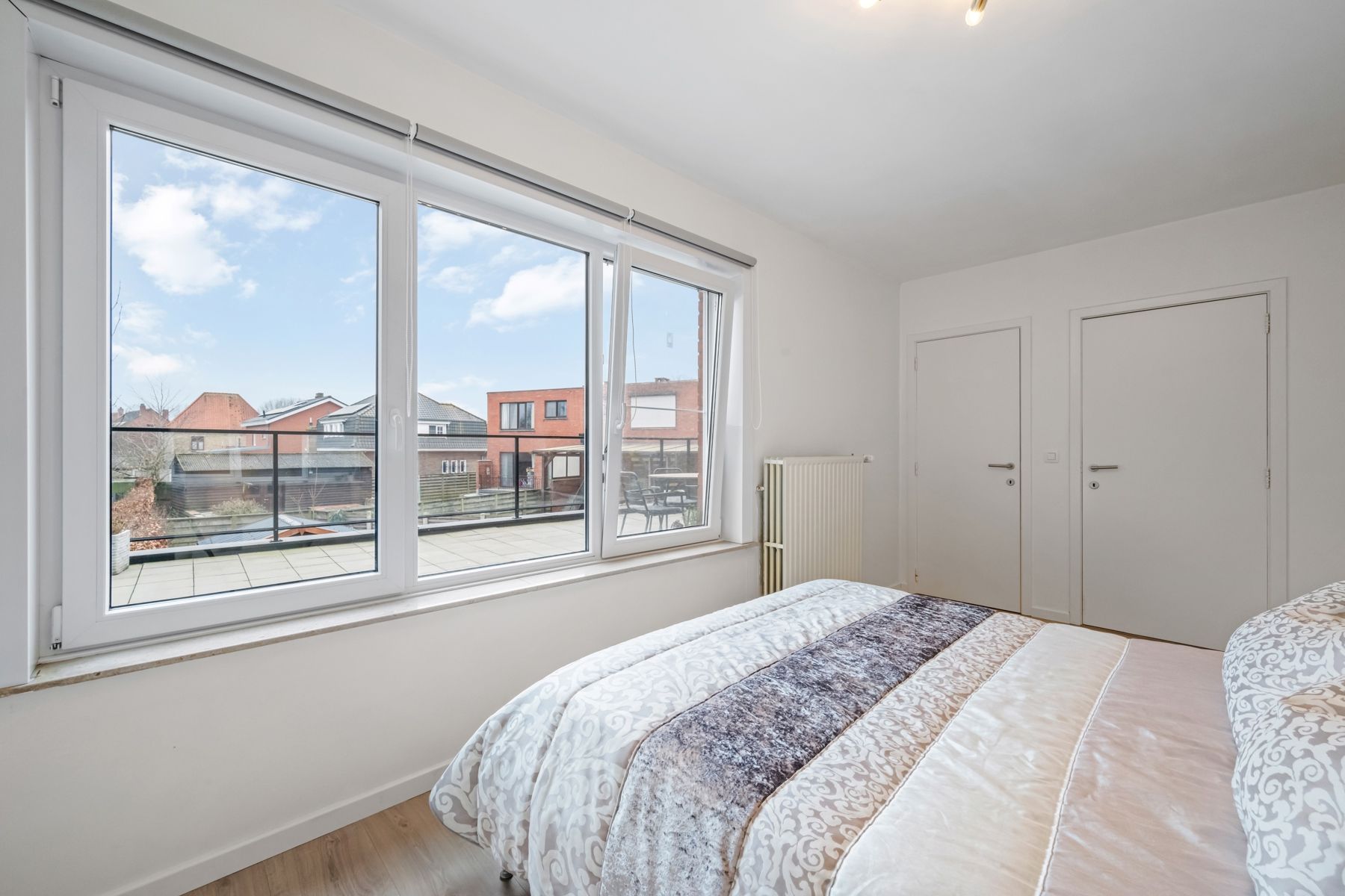 Ruim 2slpk-appartement (1e verd.) met Z-gericht terras. foto 6