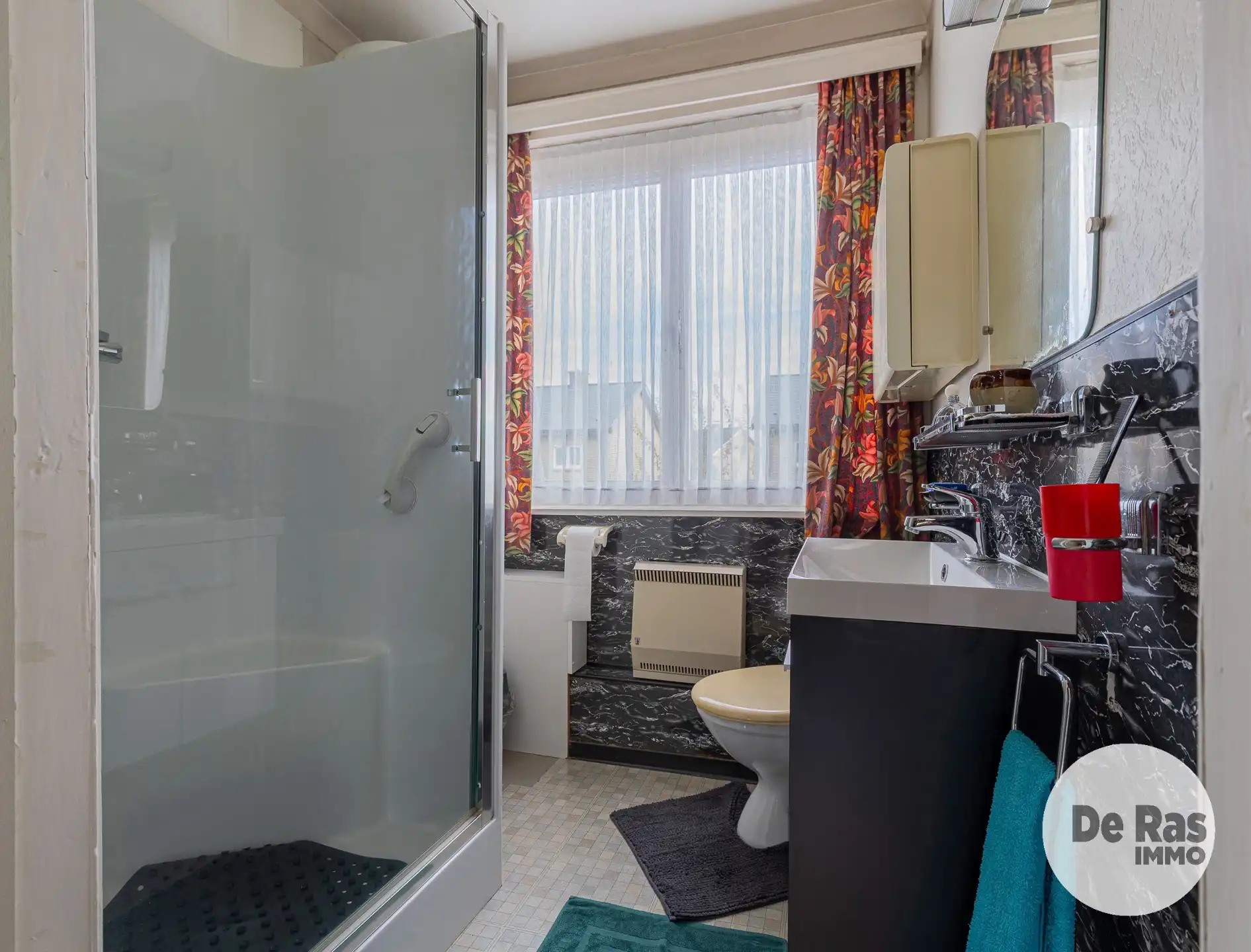 SCHELLEBELLE- Te renoveren woning in een rustige verkaveling foto 24