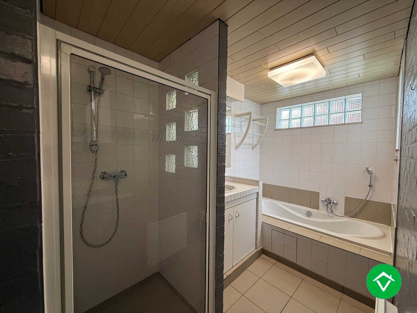 Rijwoning met 3 slaapkamers en tuin te centrum Roeselare foto 6