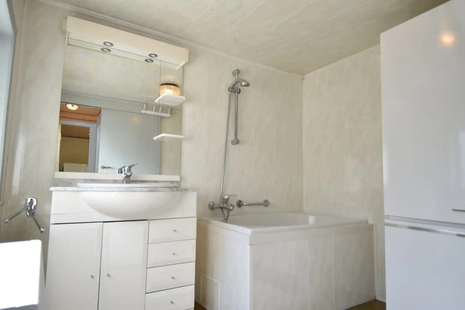 Charmante gezinswoning met 4 slaapkamers, tuin én garage te Bissegem foto 7