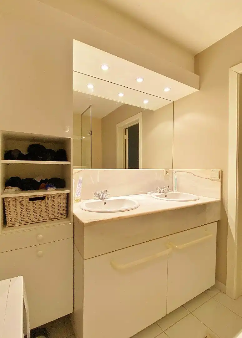 Ieper - Ruim instapklaar appartement met terras op centrale ligging - met garage foto 10