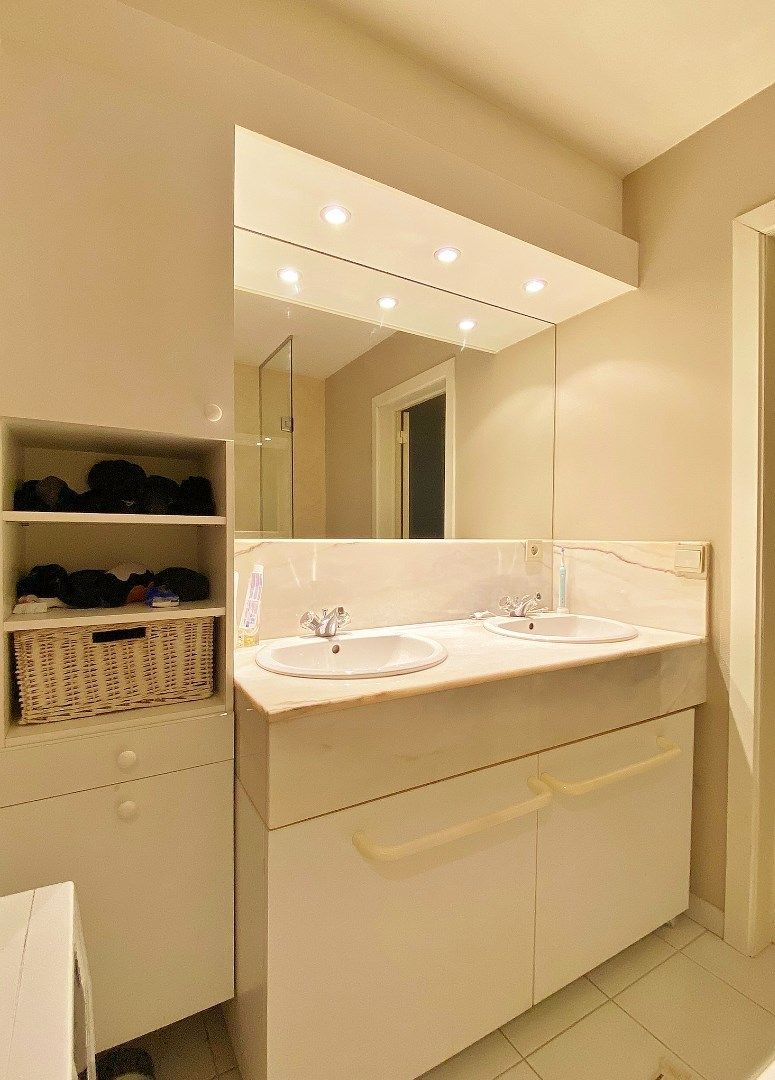 Ieper - Ruim instapklaar appartement met terras op centrale ligging - met garage foto 10