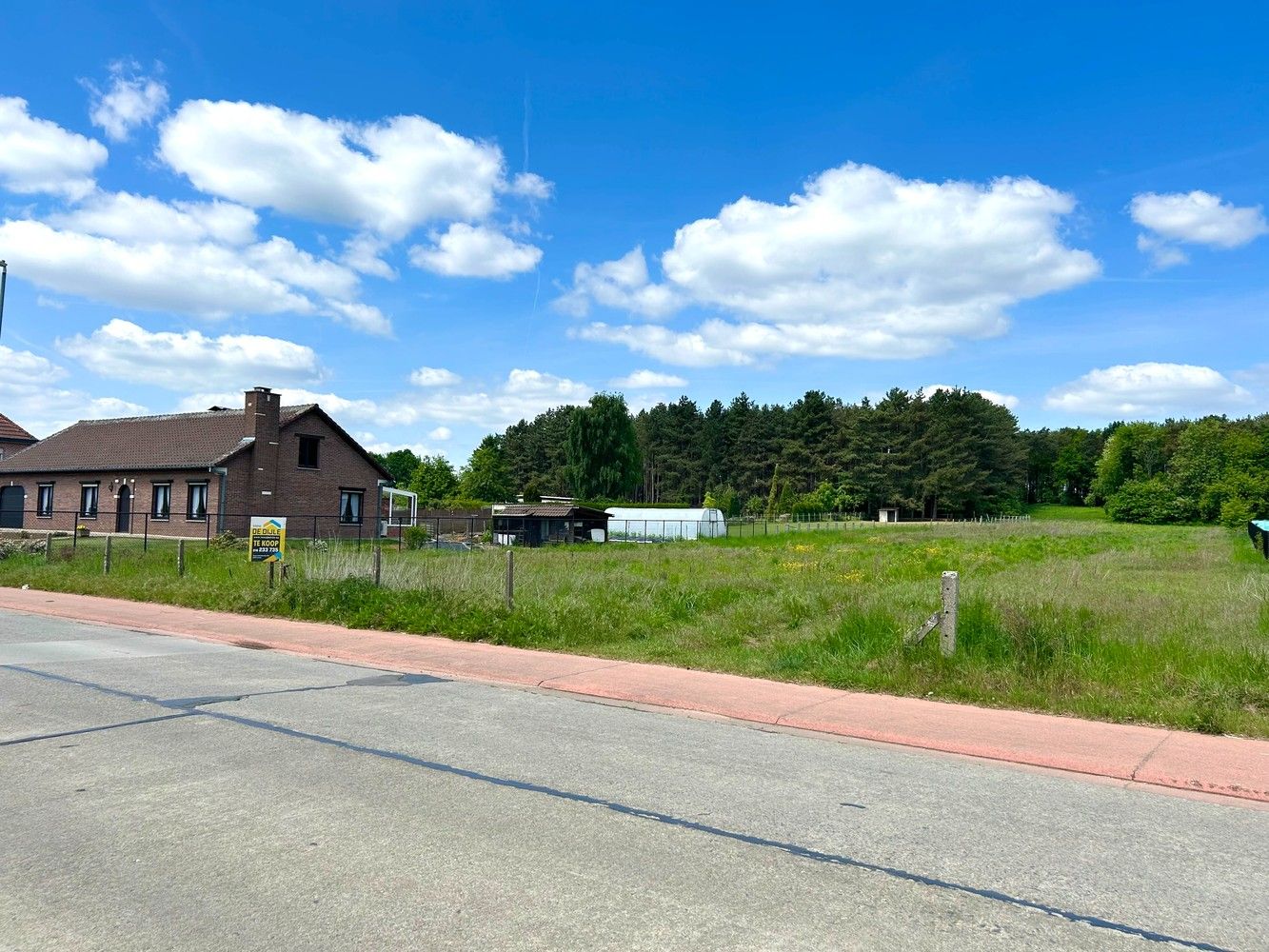 Prachtig perceel bouwgrond van 46a25ca (!) met groen uitzicht foto {{pictureIndex}}