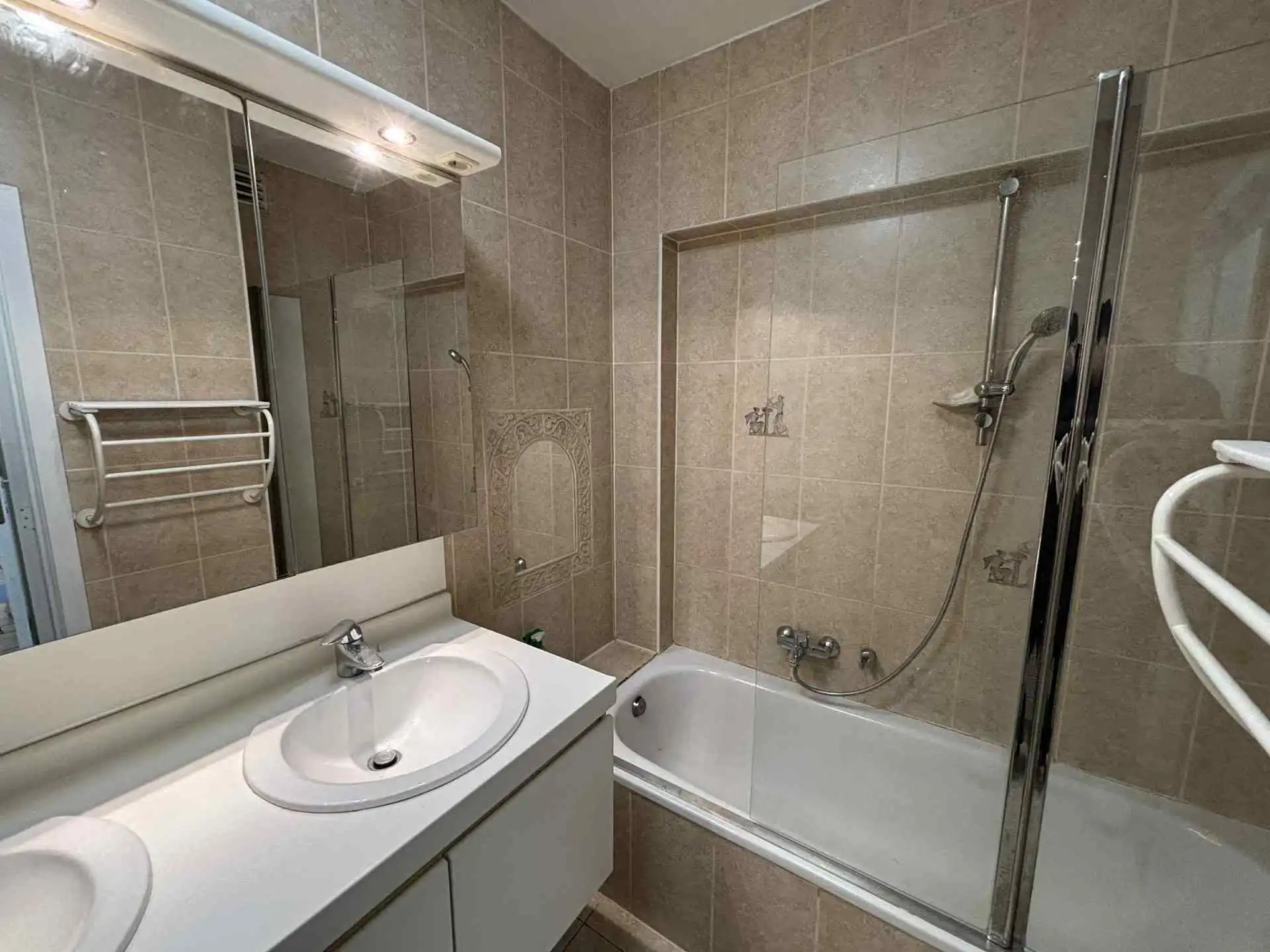 HERZELE - Ruim appartement vlakbij station foto 9