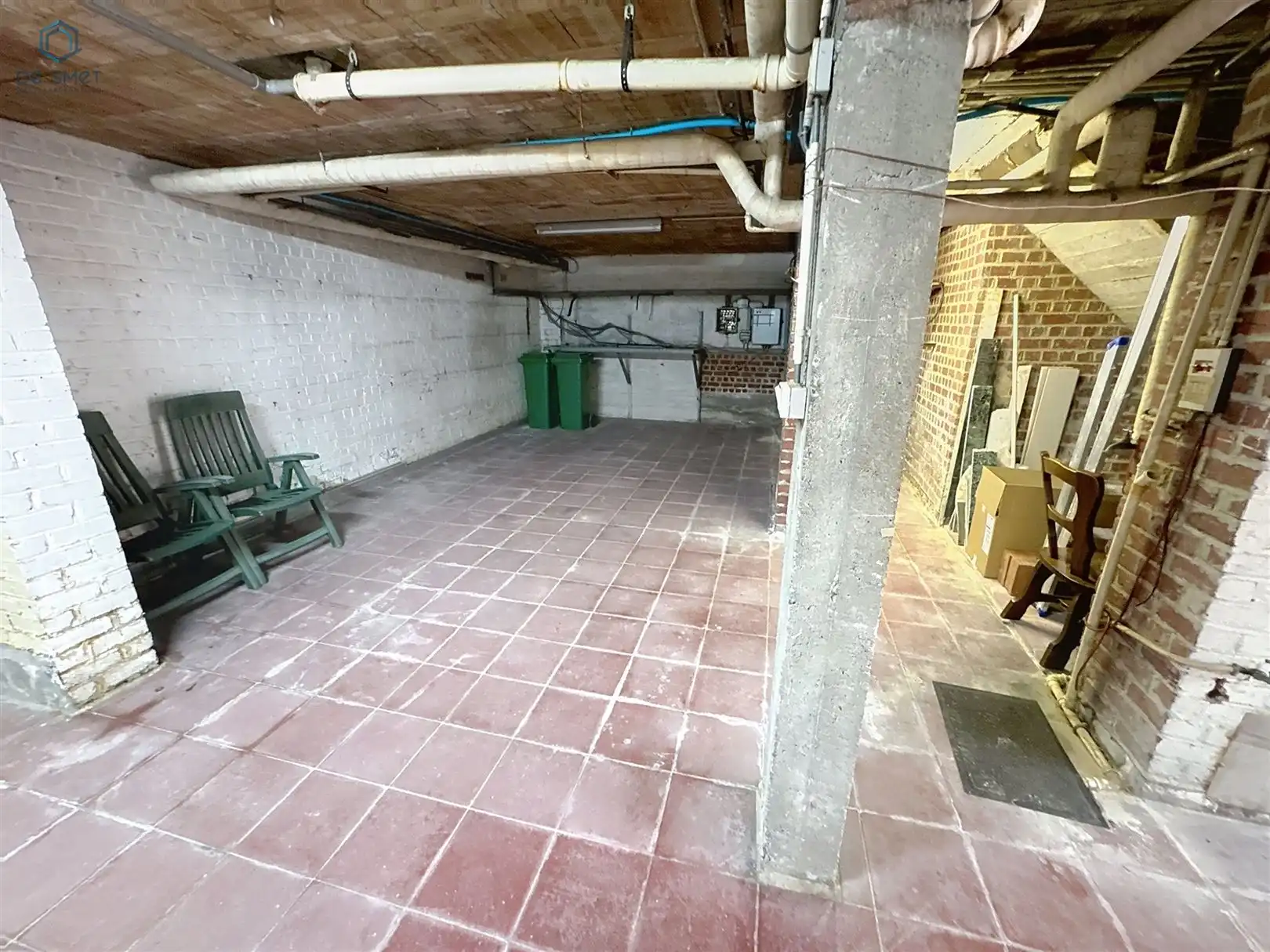 GARAGE VOOR 2 WAGENS MET OPSLAGRUIMTE TE HUUR CENTRUM GERAARDSBERGEN. foto 4