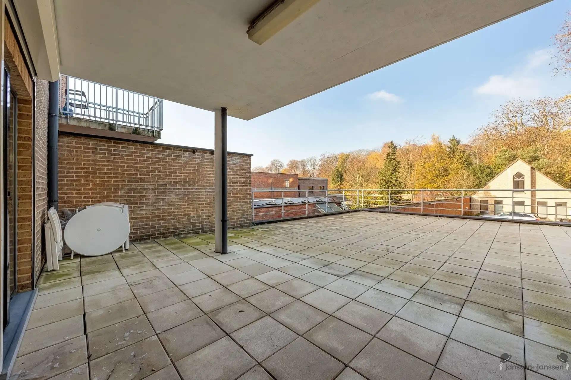 appartement met groot terras en ondergrondse garage foto 14