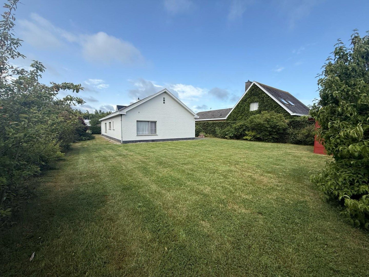 TE RENOVEREN BUNGALOW IN GEGEERDE WOONWIJK foto {{pictureIndex}}