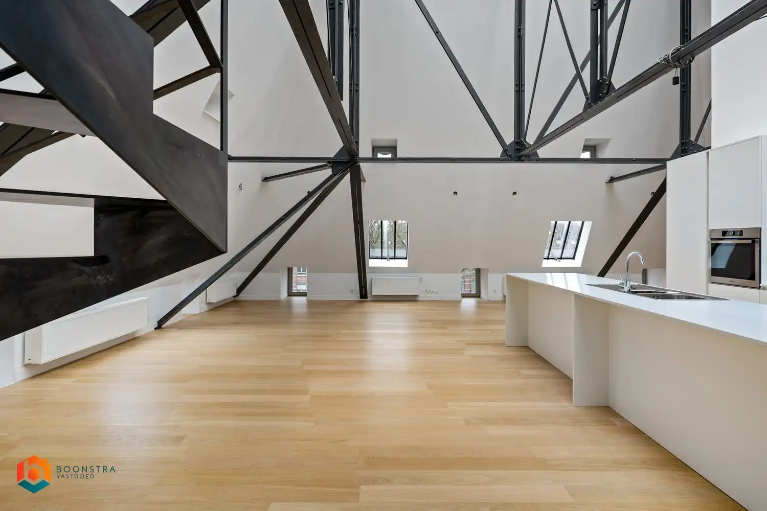 Ruimtelijke industriële loft (+/- 194 m²) met 3 slpkrs foto 4