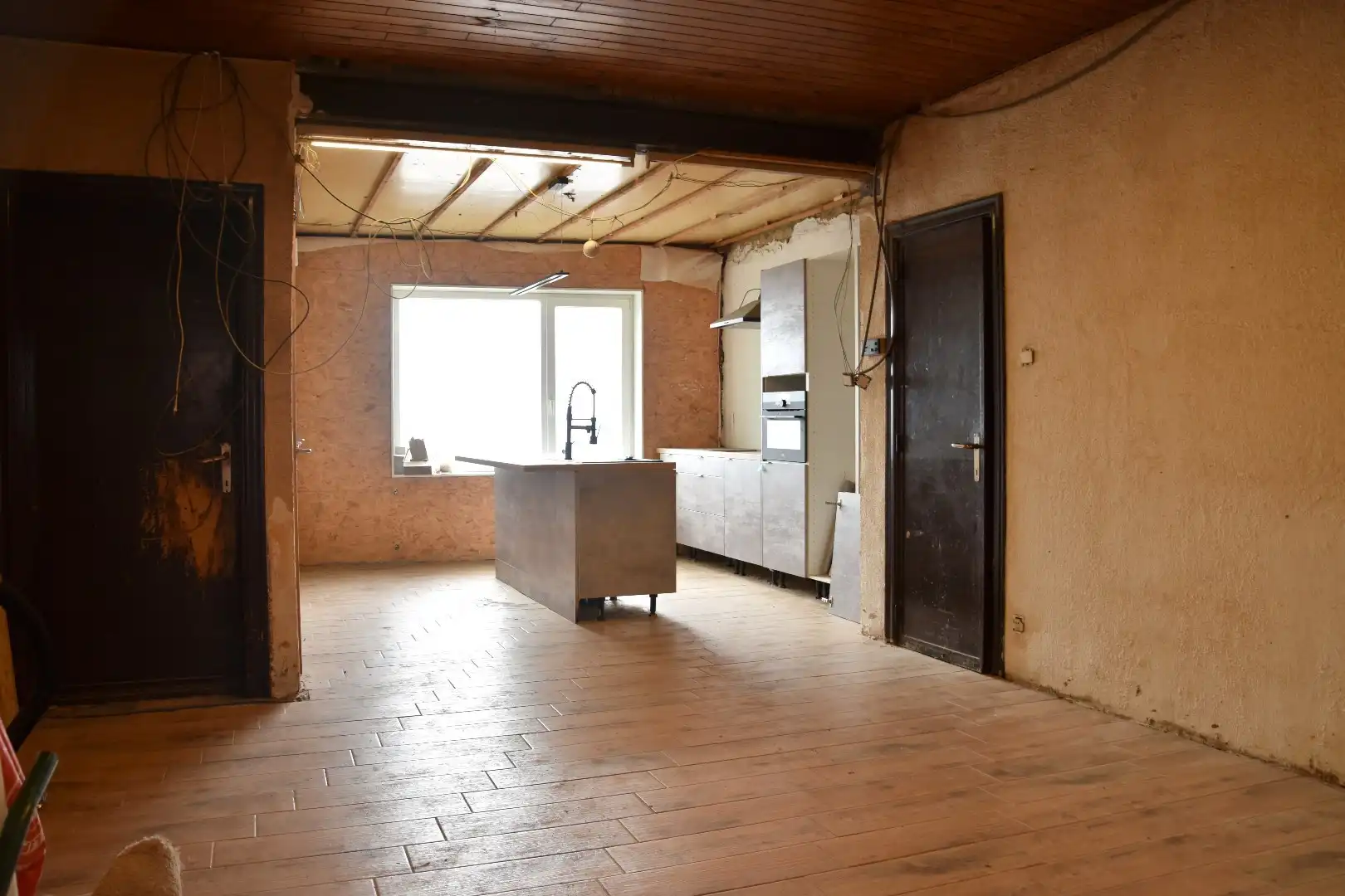 Te renoveren eigendom met héél veel potentieel in Bellegem-centrum foto 3
