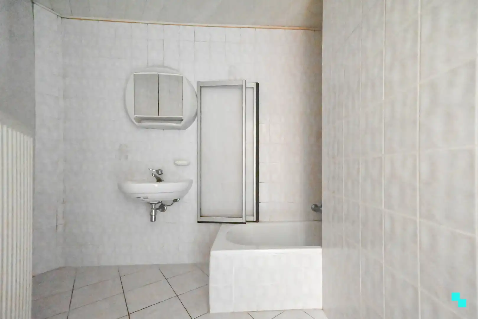 Te renoveren woning met riante garage te Bosmolens foto 8