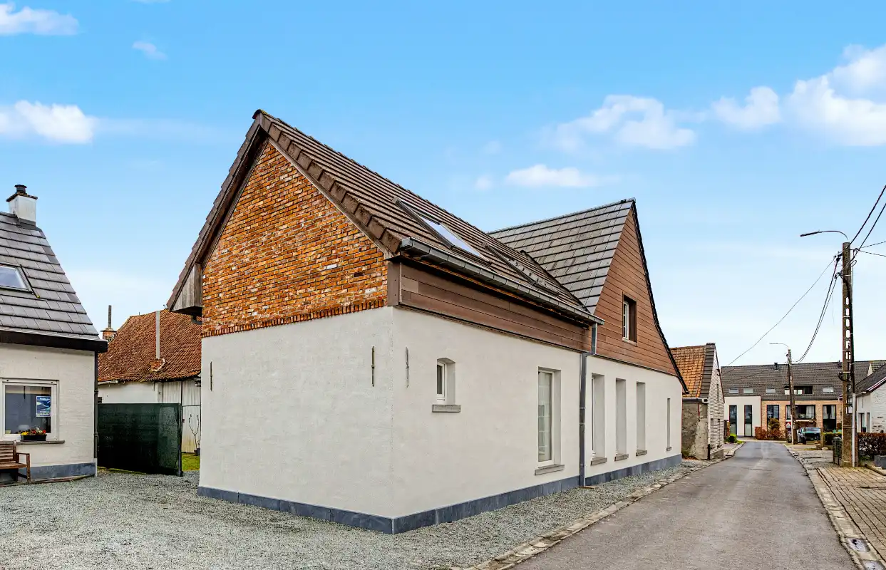Instapklare charmante woning met zonnige binnentuin en garage. foto {{pictureIndex}}