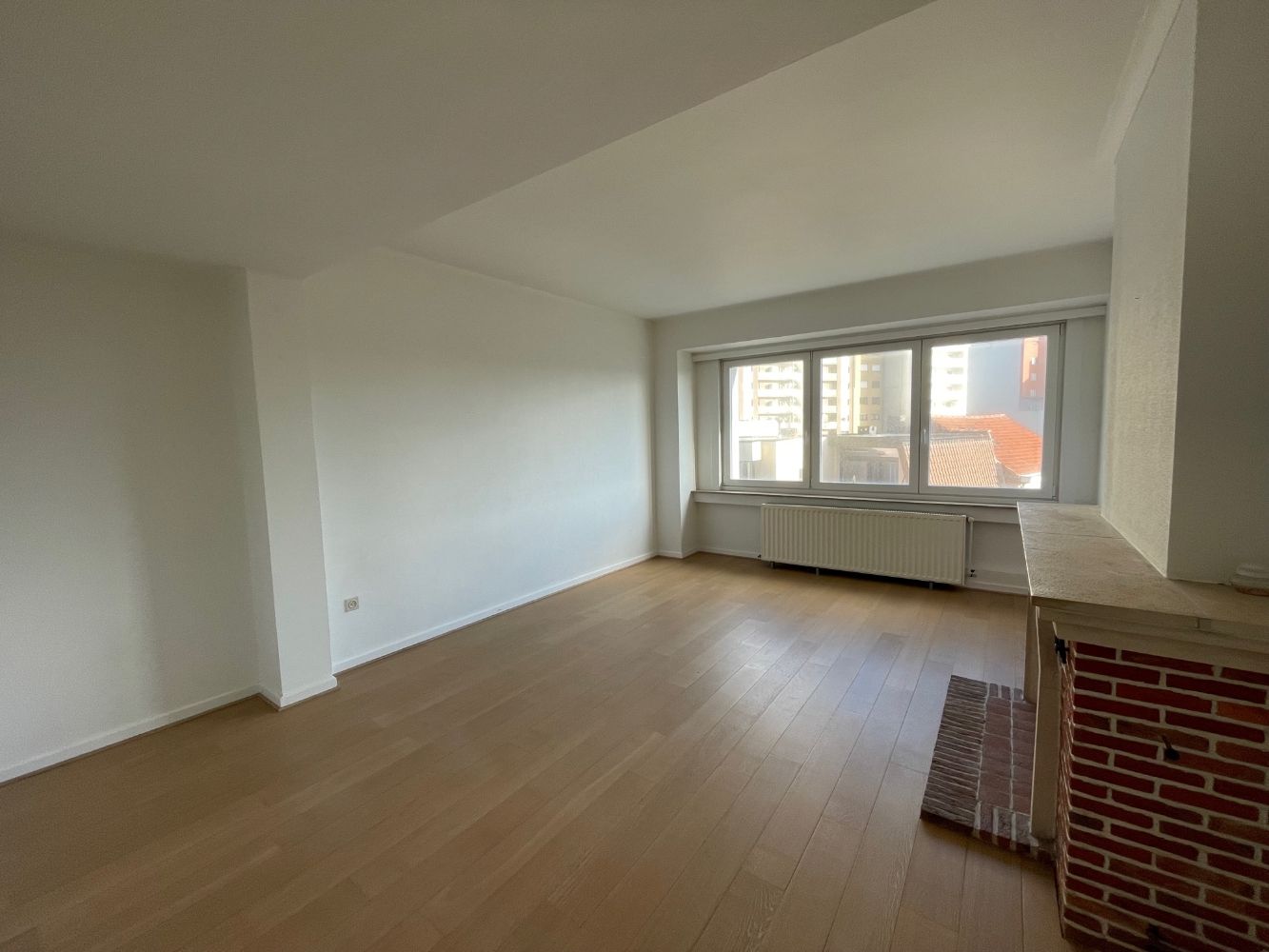 Ongemeubeld knus appartement met één slaapkamer in centrum van Blankenberge. Dichtbij de Zeedijk en alle handelszaken. foto {{pictureIndex}}