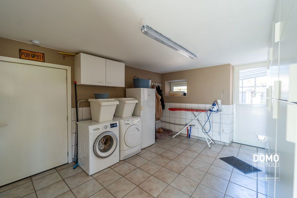 Ruime gerenoveerde woning met voldoende ruimte en tal van mogelijkheden foto 11