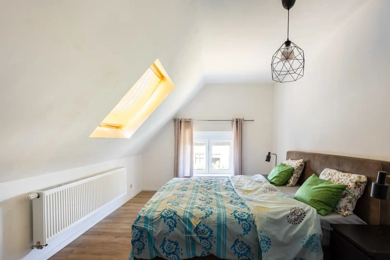 Alleenstaande woning op den buiten met 3 slaapkamers en garage foto 17