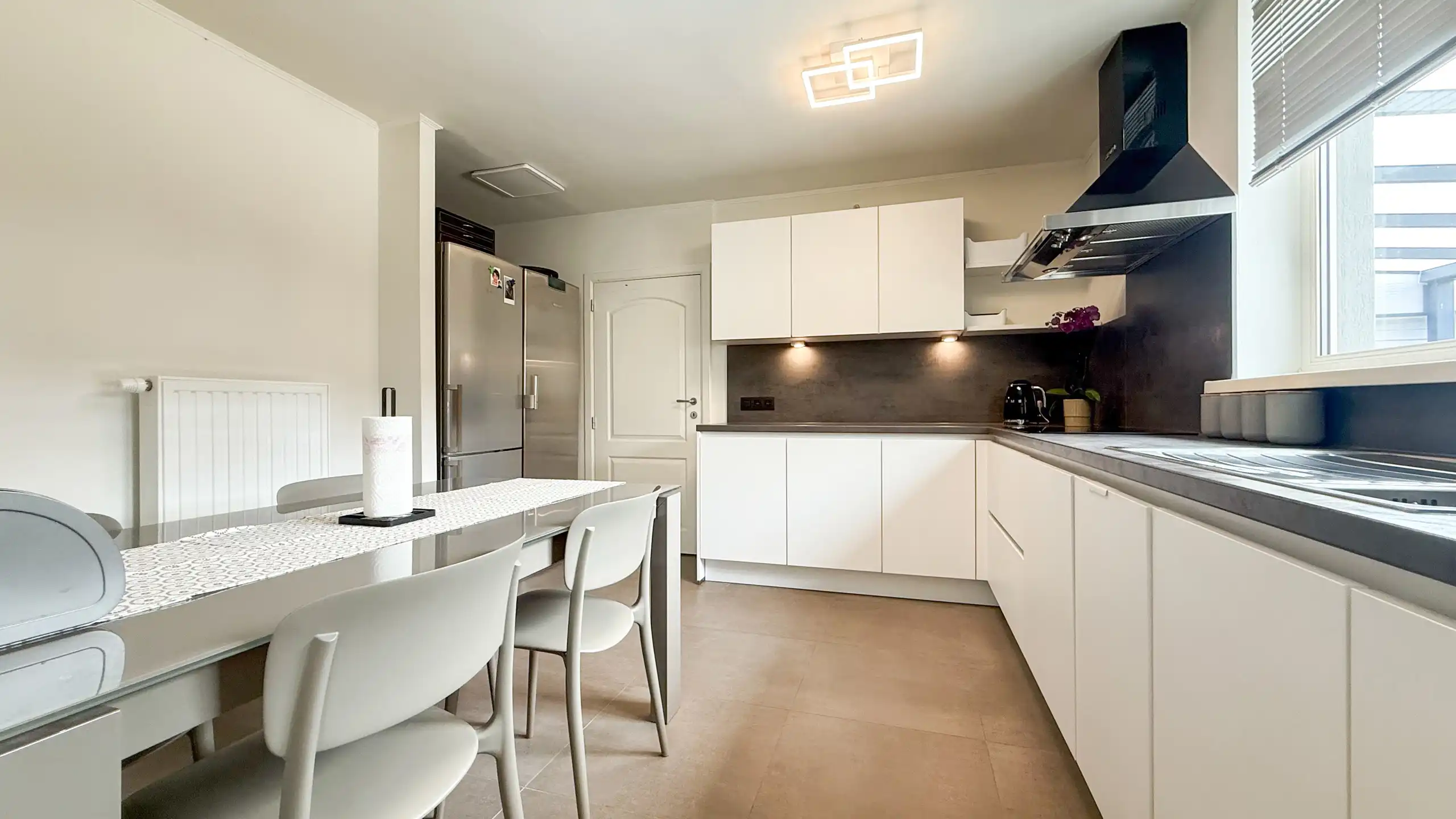 Ruime gezinswoning met 3 slaapkamers en fraaie veranda! foto 13