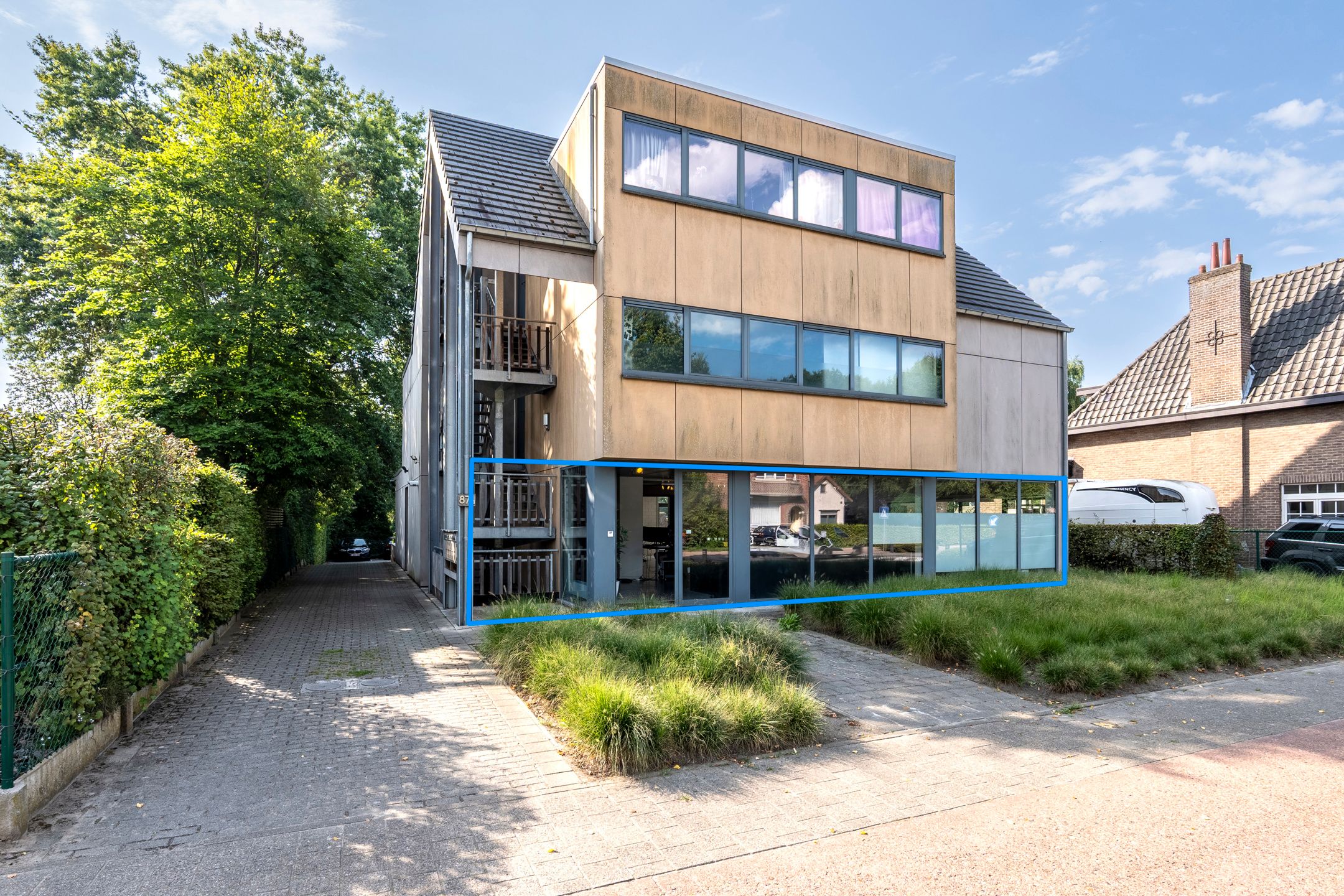 Handelspand op topligging met hoge passage en zichtbaarheid foto {{pictureIndex}}