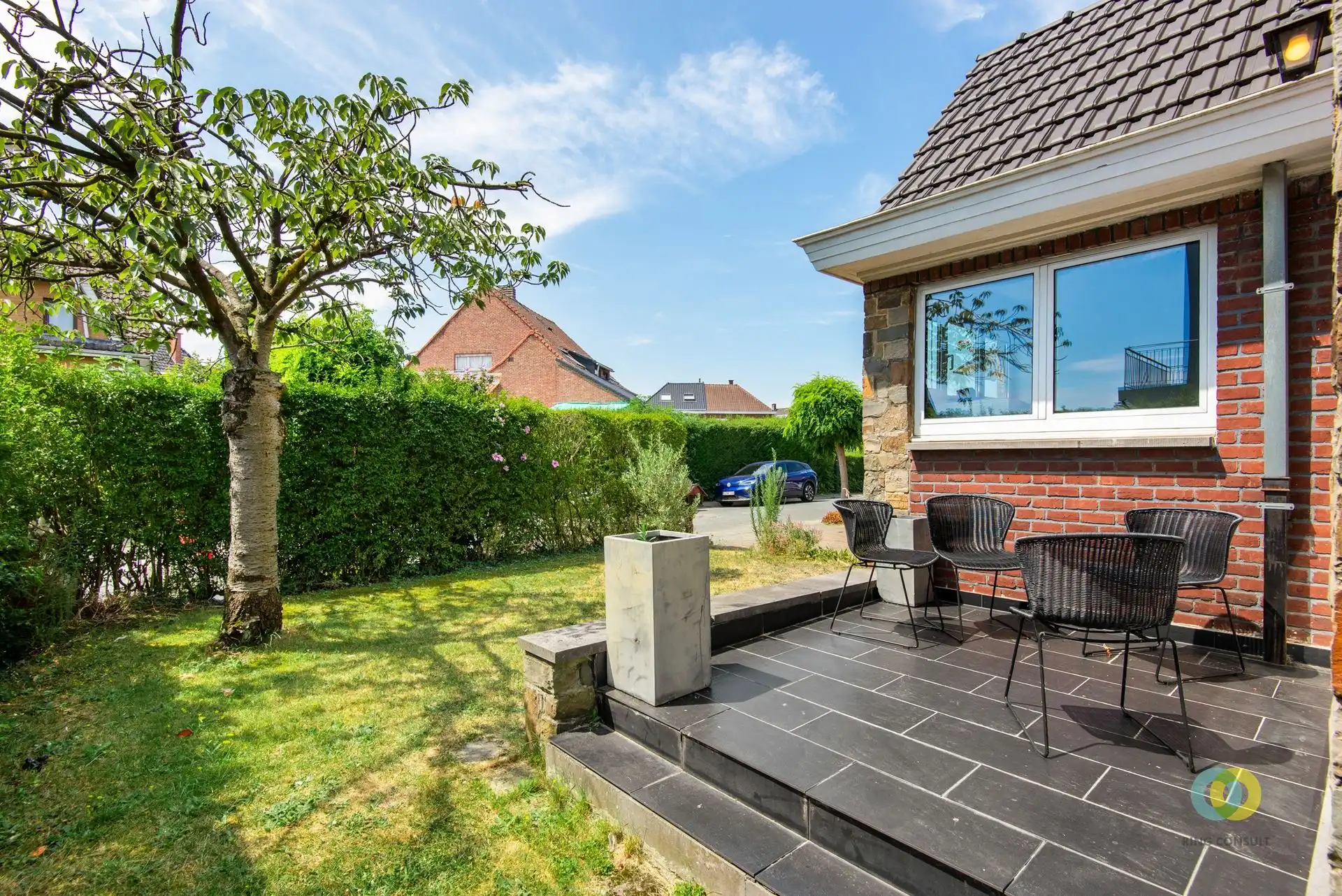 Ruime gezinsvilla met tuin en zwembad  foto 2