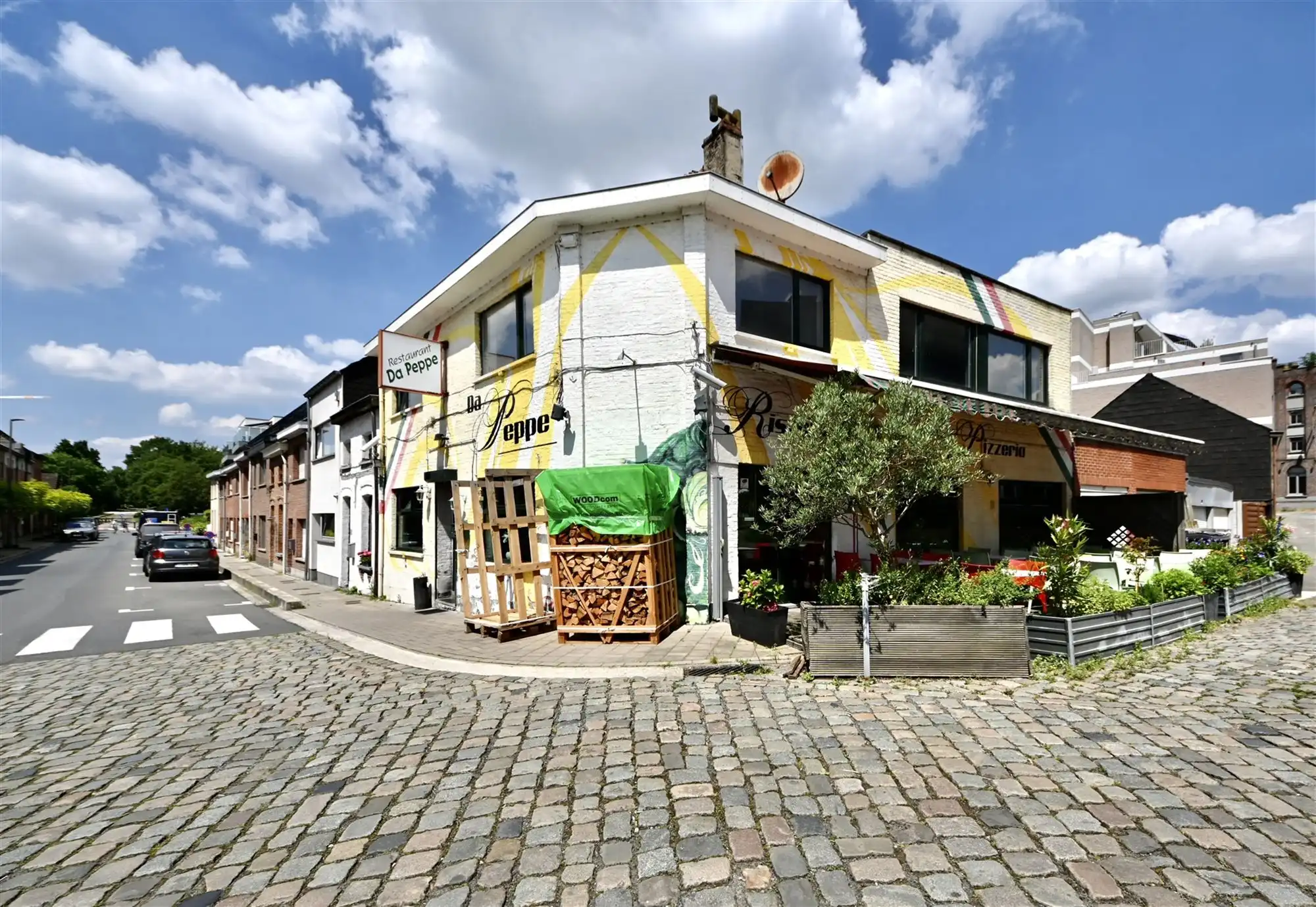 Handelspand met restaurant en appartement foto 3