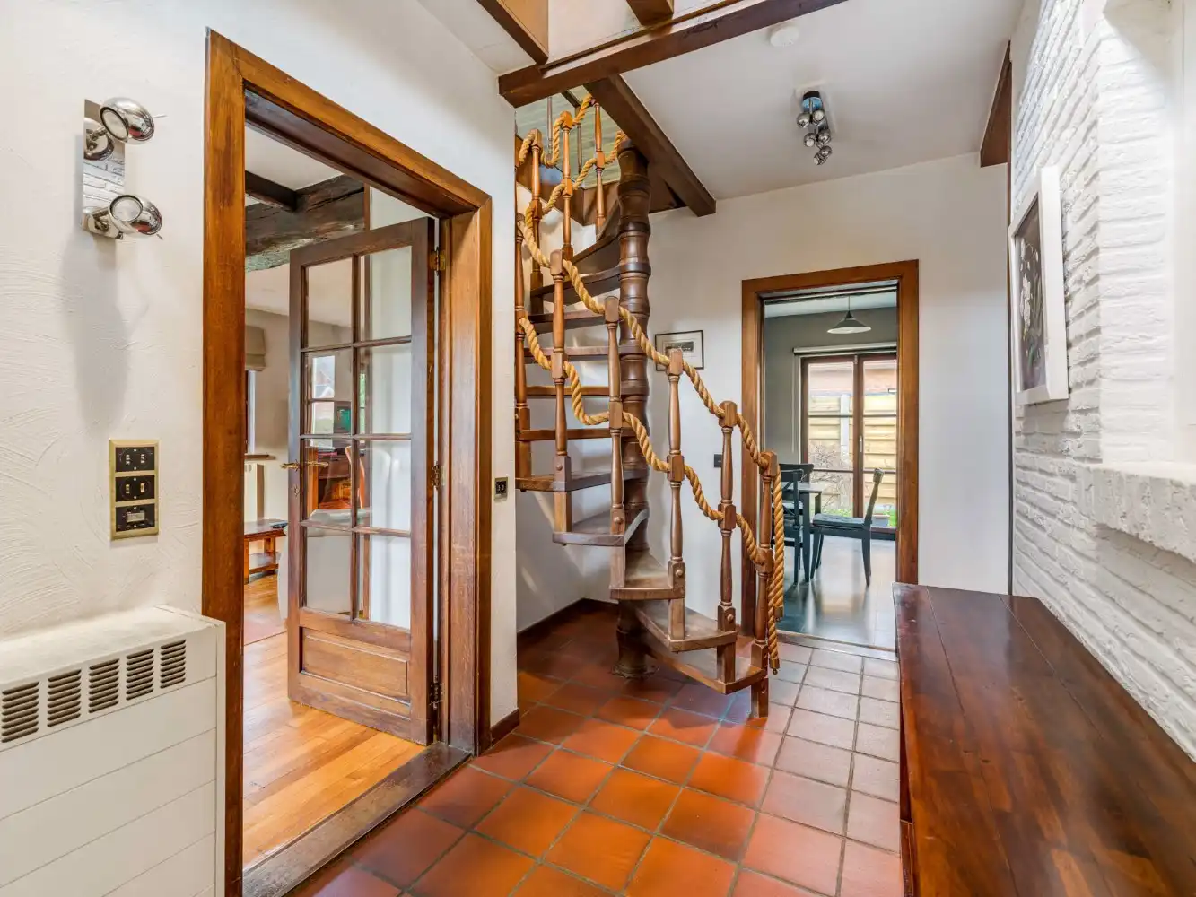 Toffe open bebouwing met 3 à 4 slpk., dubbele garage en tuin foto 2