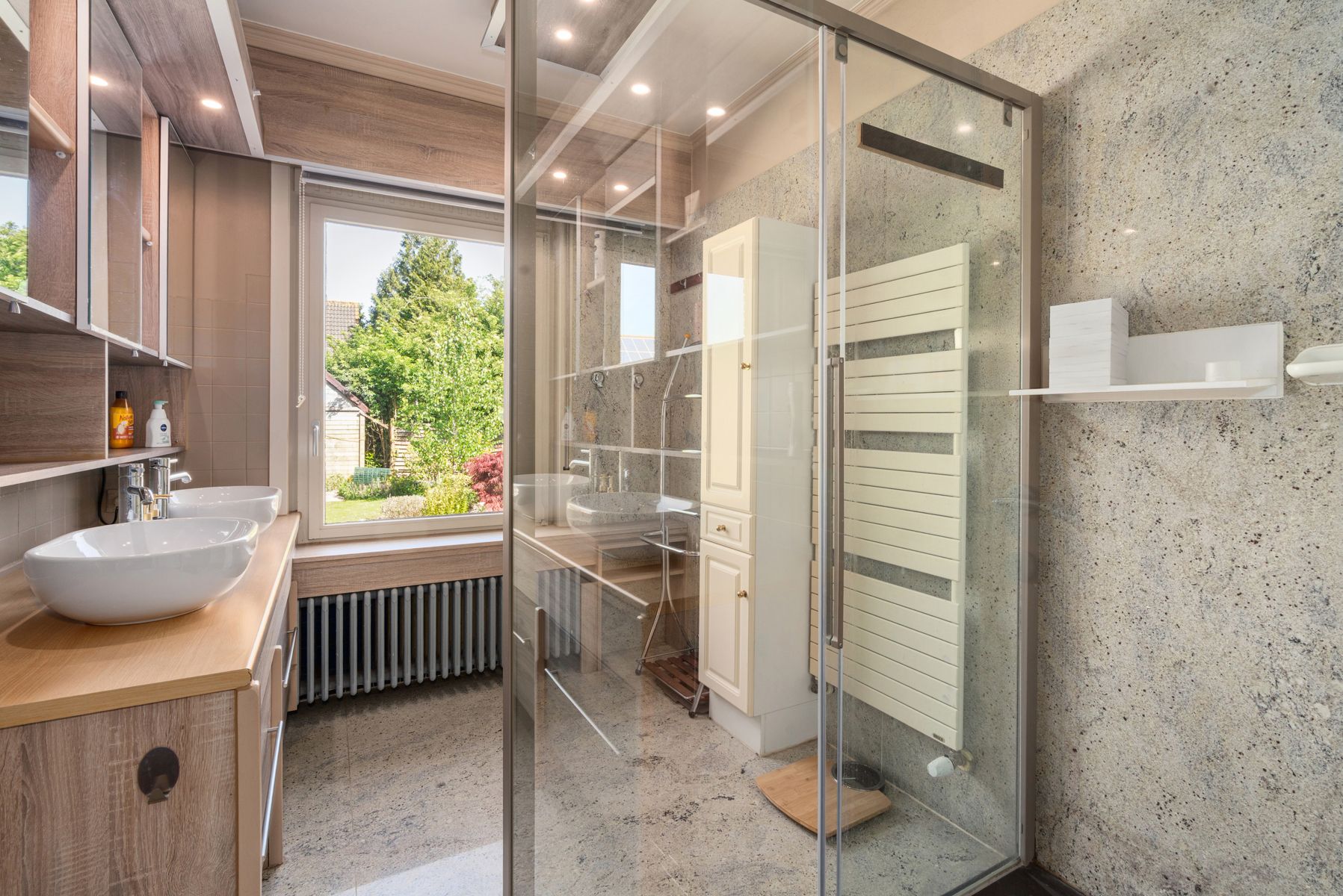 Gelijkvloerse villa met veel potentieel in hartje Kortemark foto 9