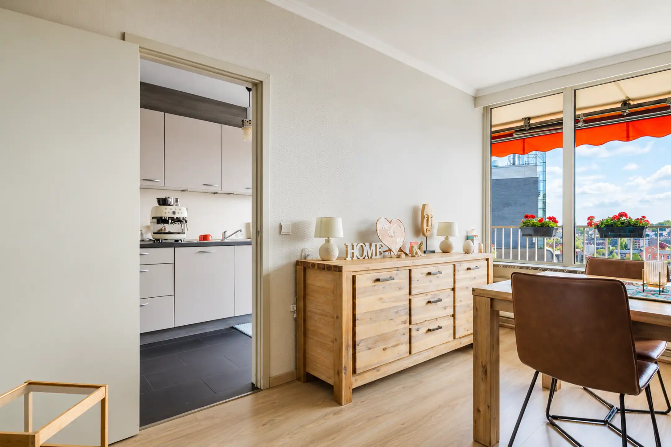 Lichtrijk appartement met 2 slp, 2x terras en garage te Gent foto 4