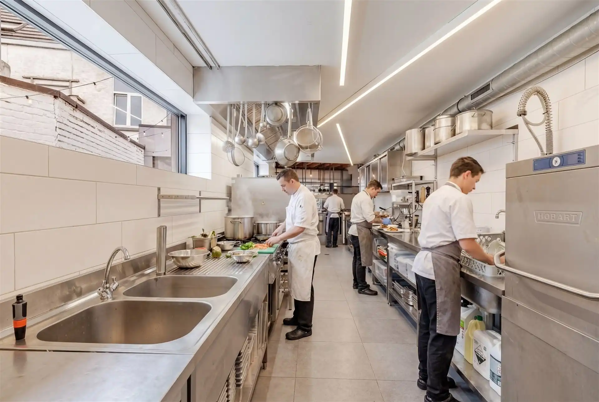 Instapklaar hoogwaardig restaurant inclusief inrichting en meubilair  foto 15